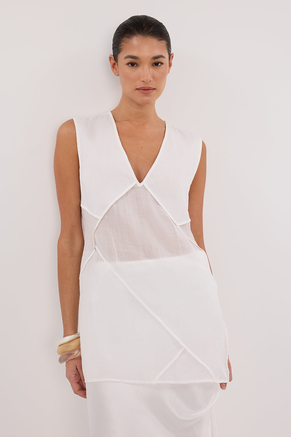 CARMEL WHITE RAMIE V NECK TOP