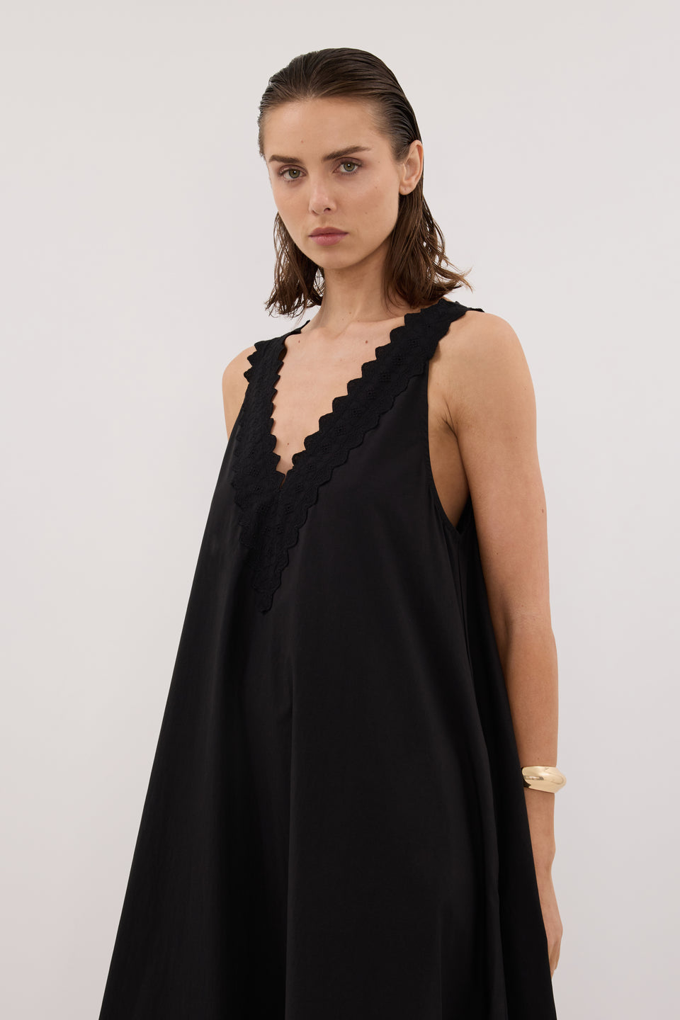 ANNABEL BLACK SLEEVELESS V NECK MIDI DRESS