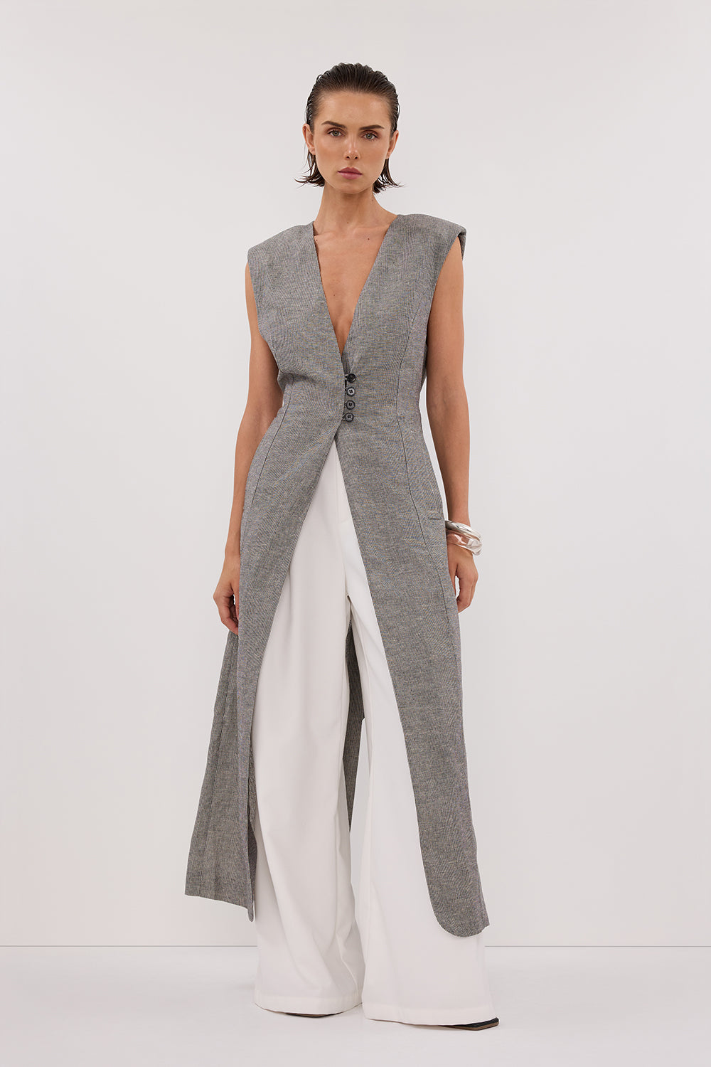 ELIAS CHARCOAL LONGLINE VEST – DISSH ELIAS CHARCOAL LONGLINE VEST – DISSH