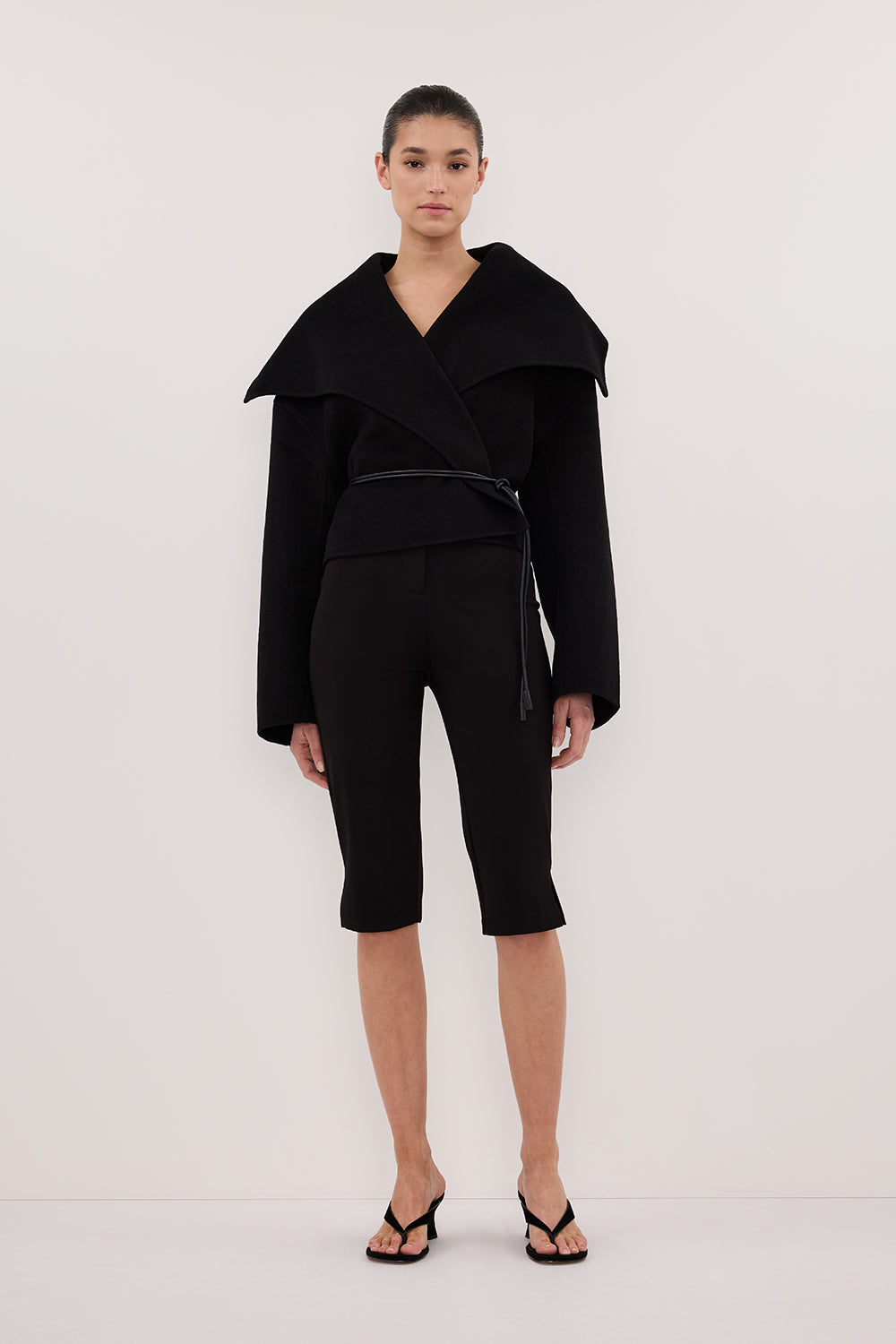 LUCIA BLACK CROPPED COAT – DISSH