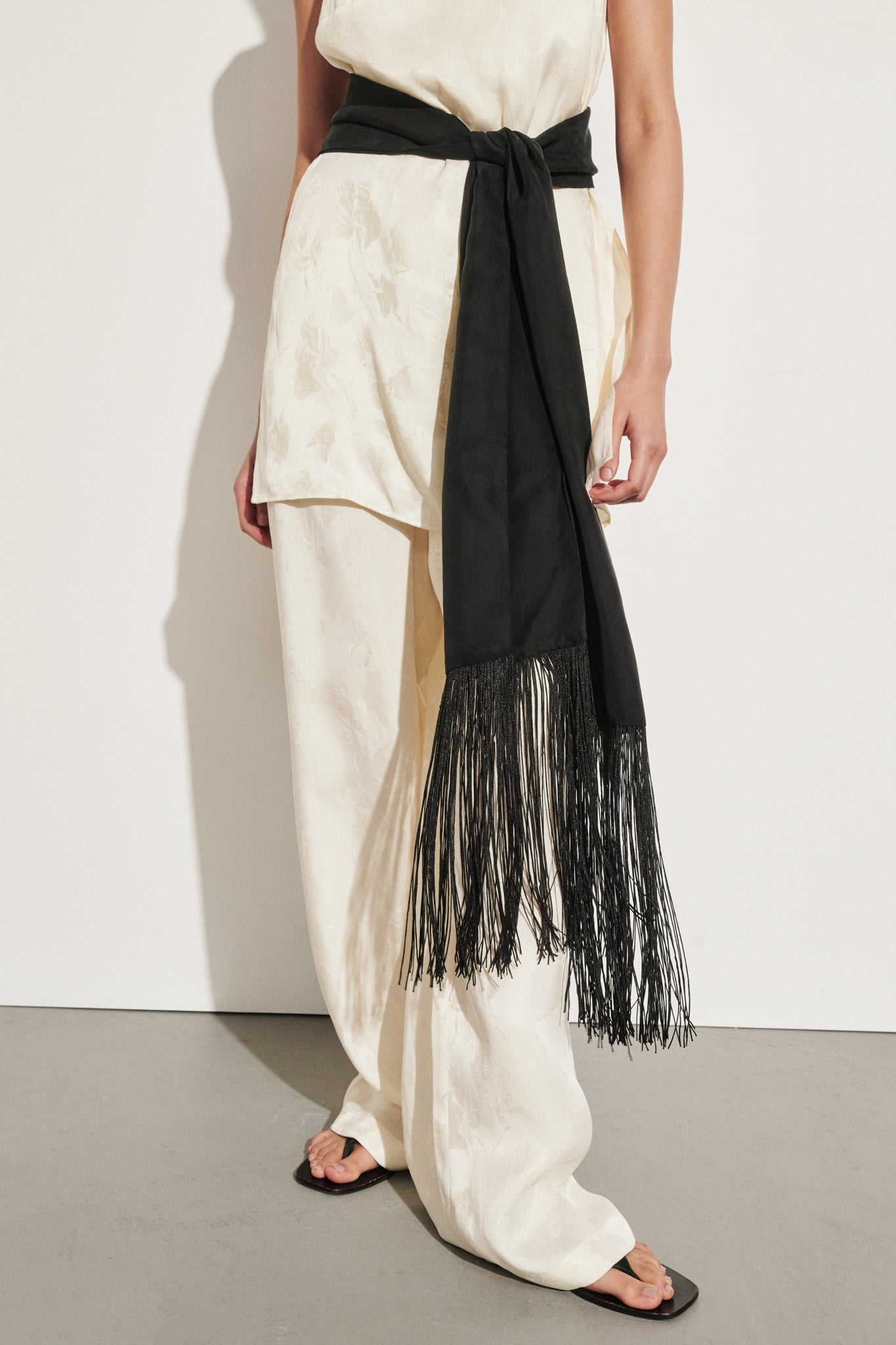FIORA BLACK CUPRO FRINGE SCARF – DISSH