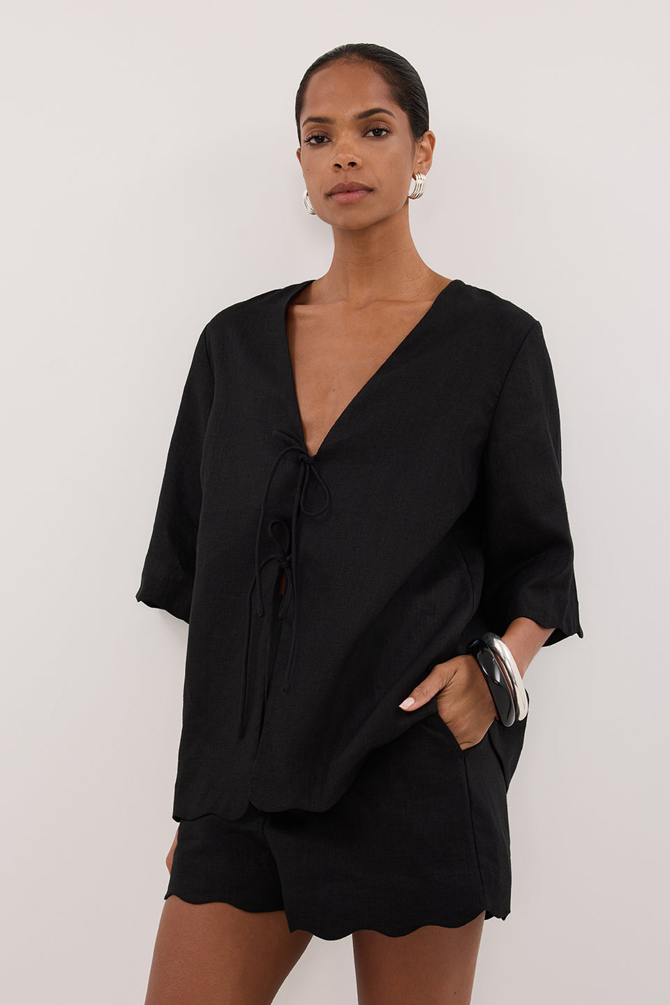 LELA BLACK LINEN SHORT