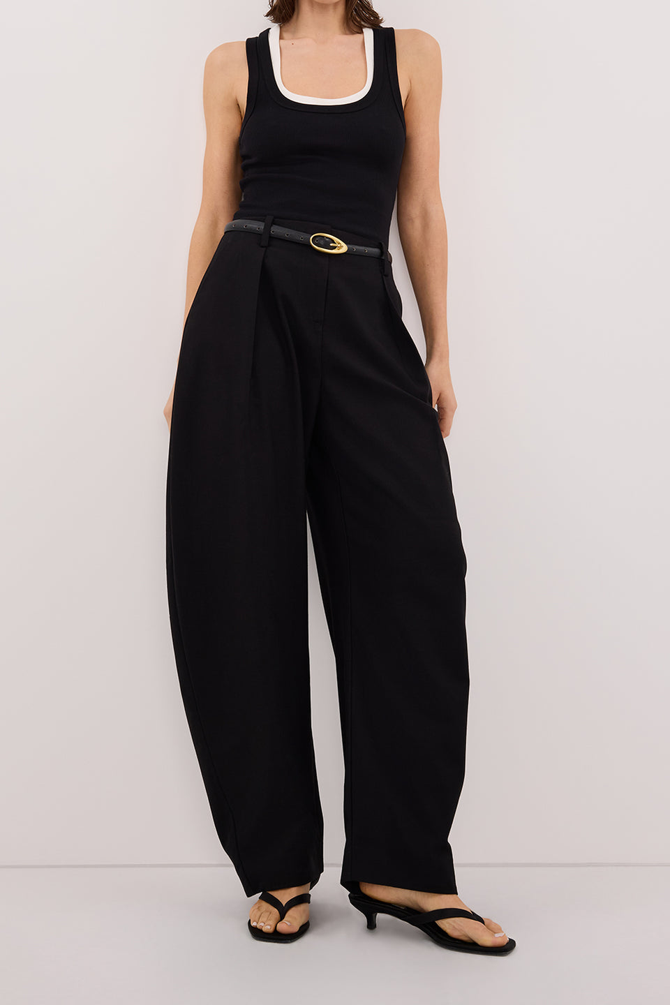 ROMY BLACK BARREL LEG TAILORED PANT