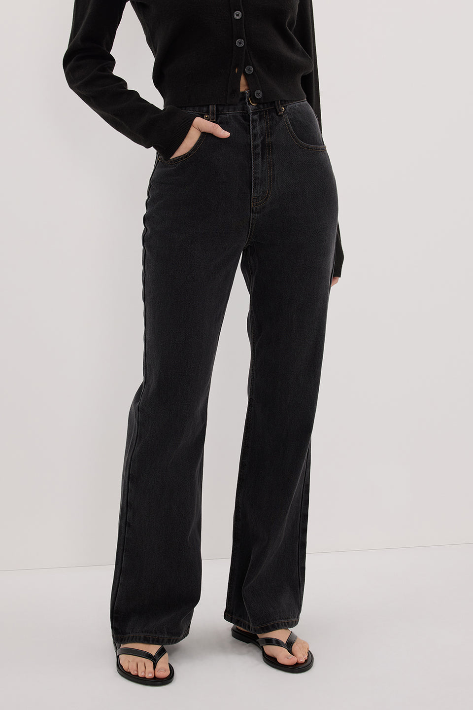 NOELLE BLACK RINSE BOOTLEG JEAN