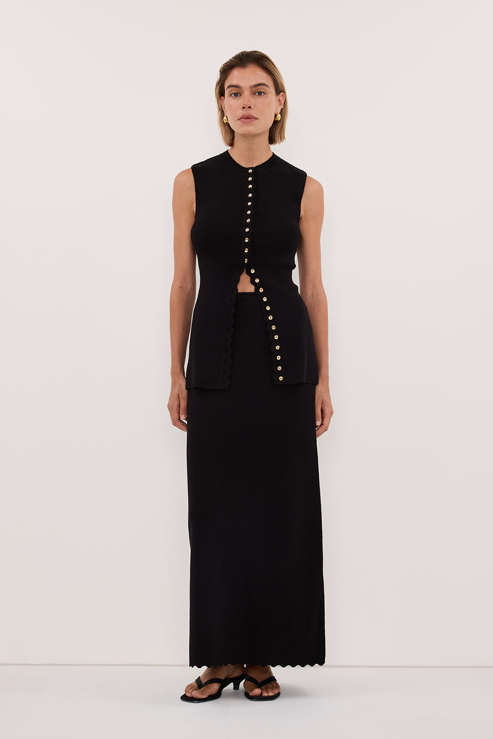 ZOE BLACK SCALLOPED KNIT MIDI SKIRT – DISSH