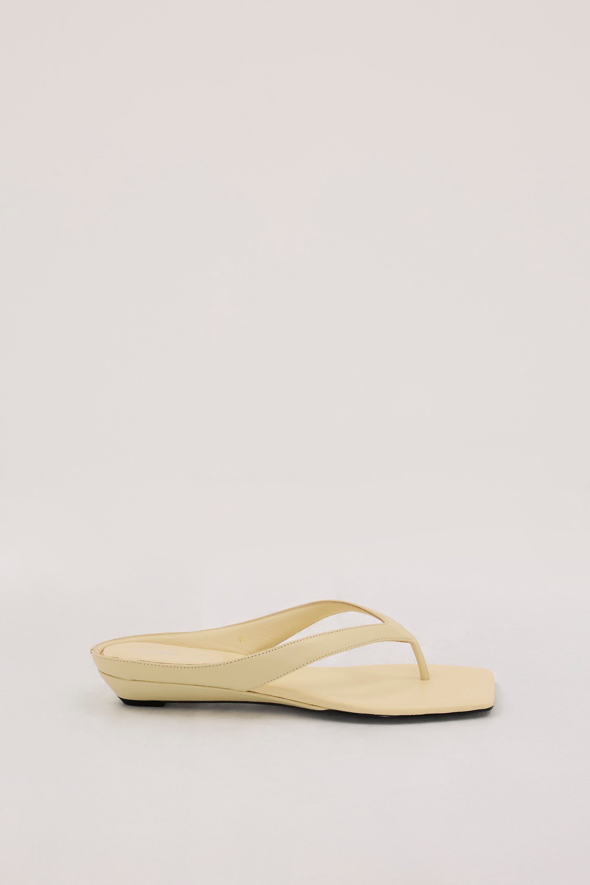 ALIAS MAE BUTTER FENTON THONG HEEL