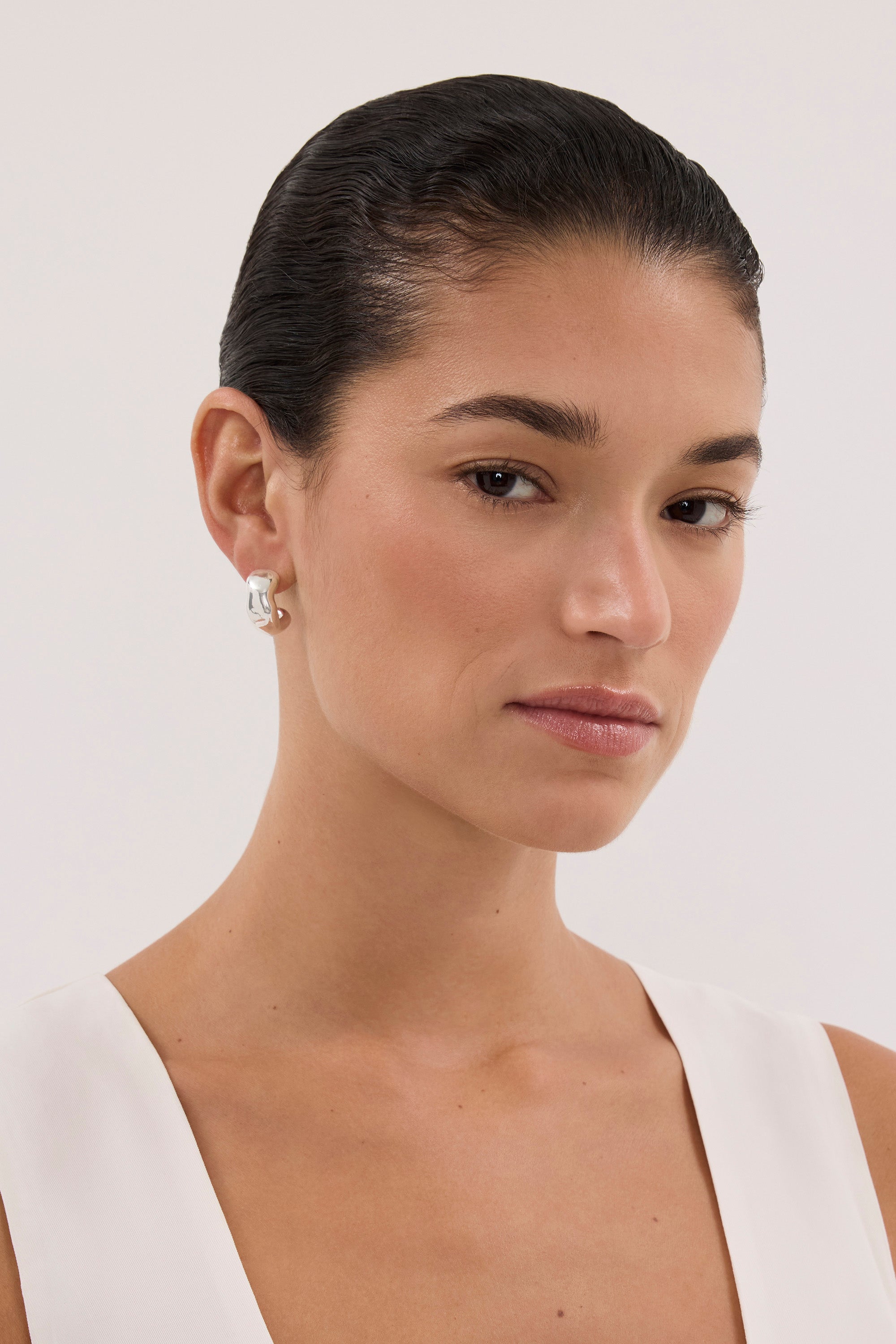 ANNA ROSSI TEXTURED LIGHT SILVER HALF HOOP