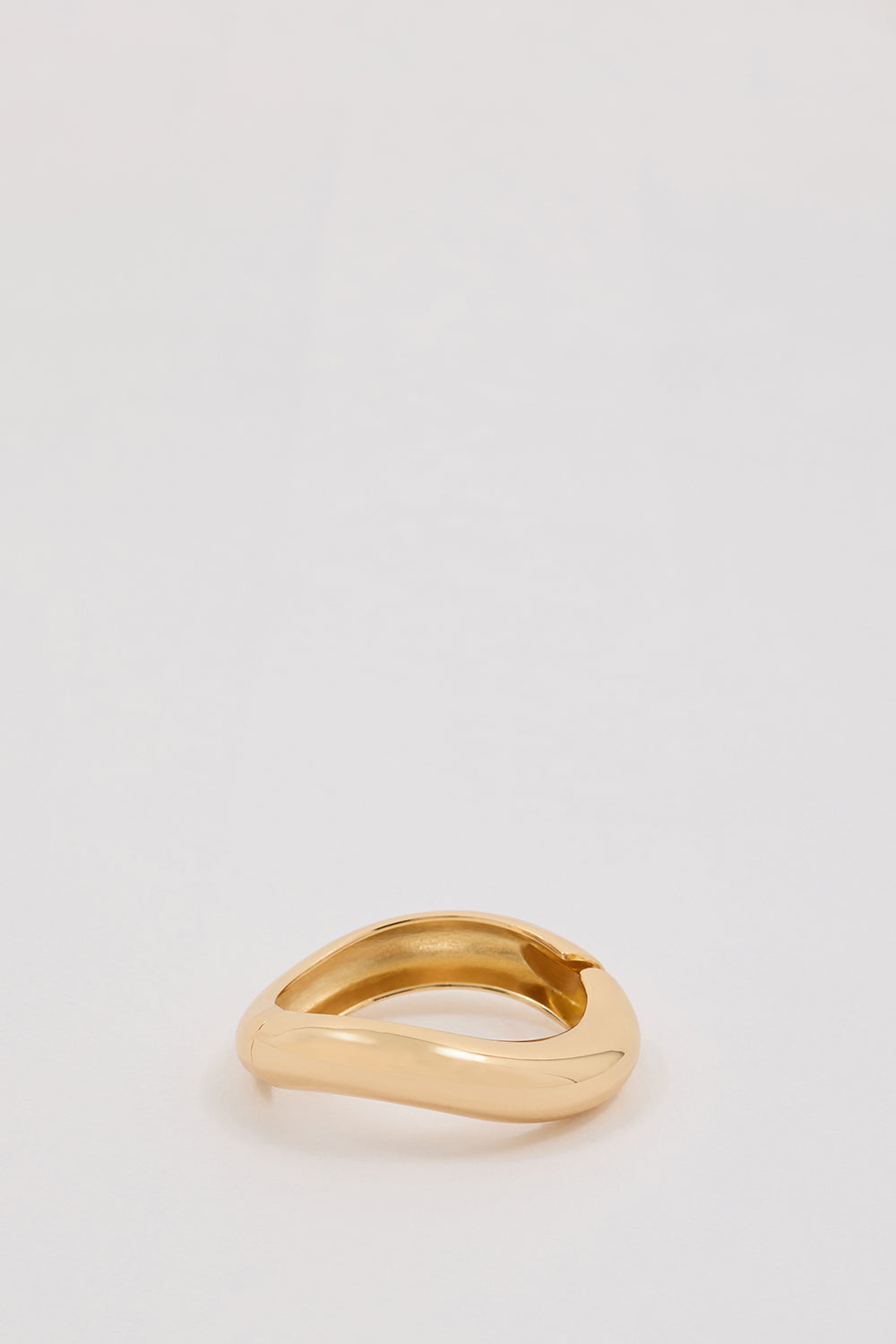 ANNA ROSSI MEDIUM WARPED BANGLE GOLD