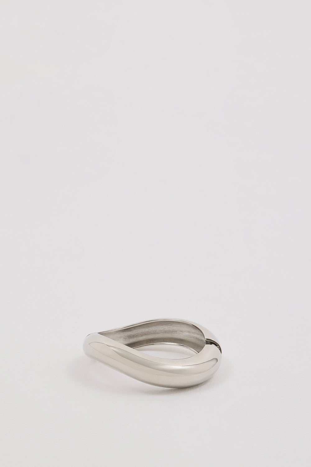 ANNA ROSSI MEDIUM WARPED BANGLE SILVER