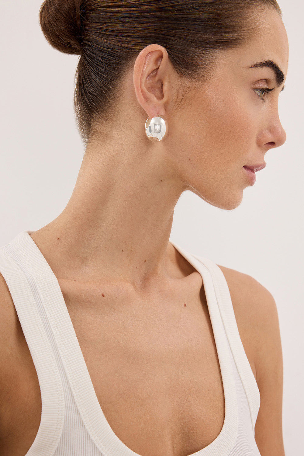 ANNA ROSSI LIGHT SILVER ORBIT HOOP