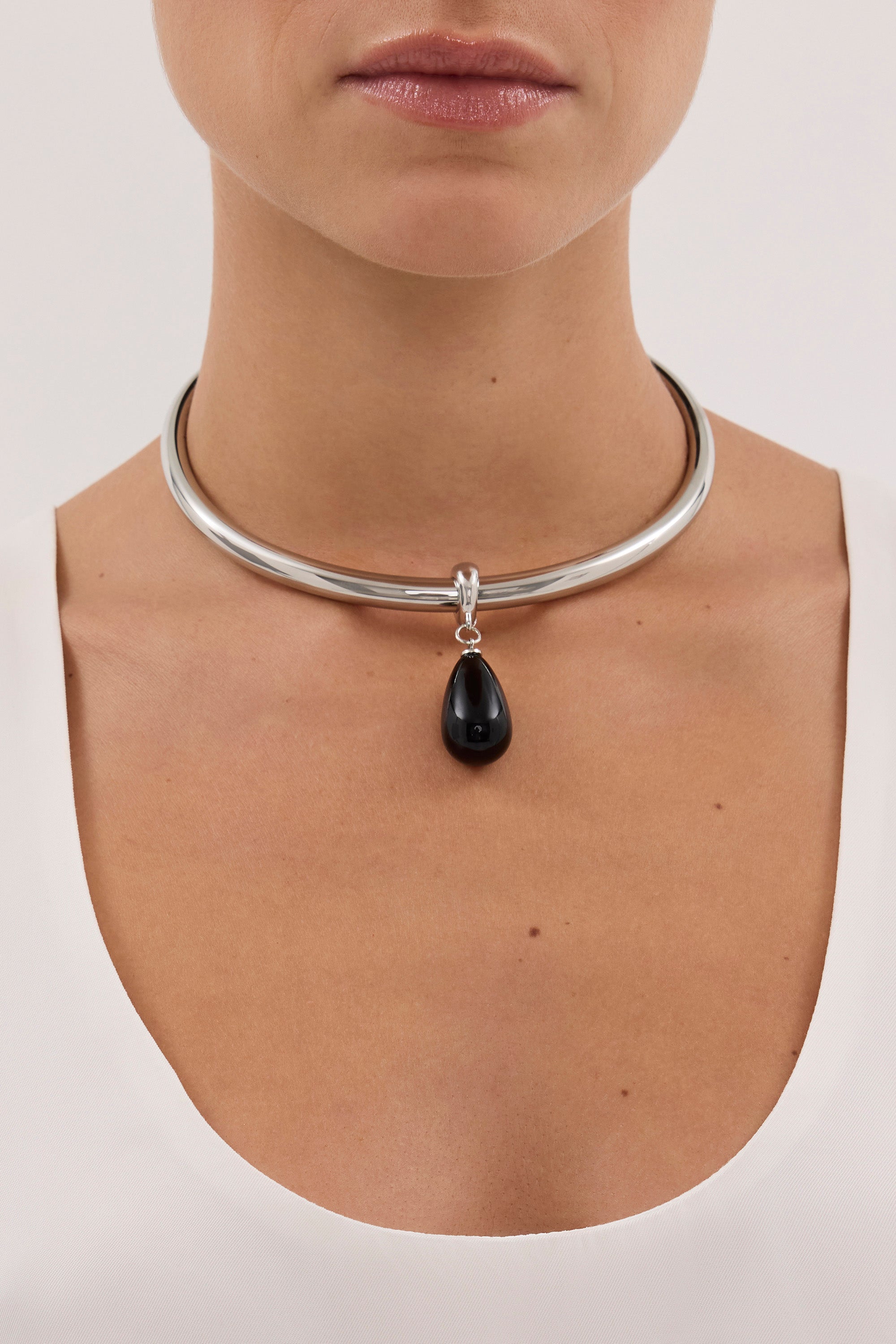 ANNA ROSSI SLIDE ON DROPLET NECKLACE
