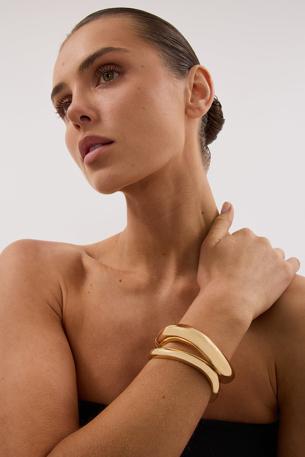 ANNA ROSSI THIN WARPED BANGLE GOLD