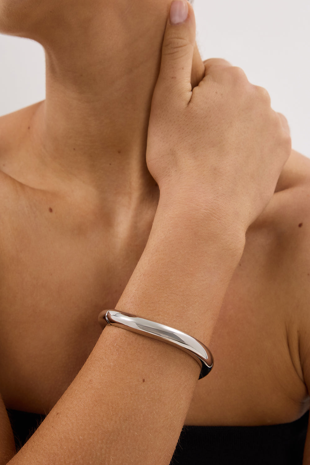 ANNA ROSSI THIN WARPED BANGLE SILVER