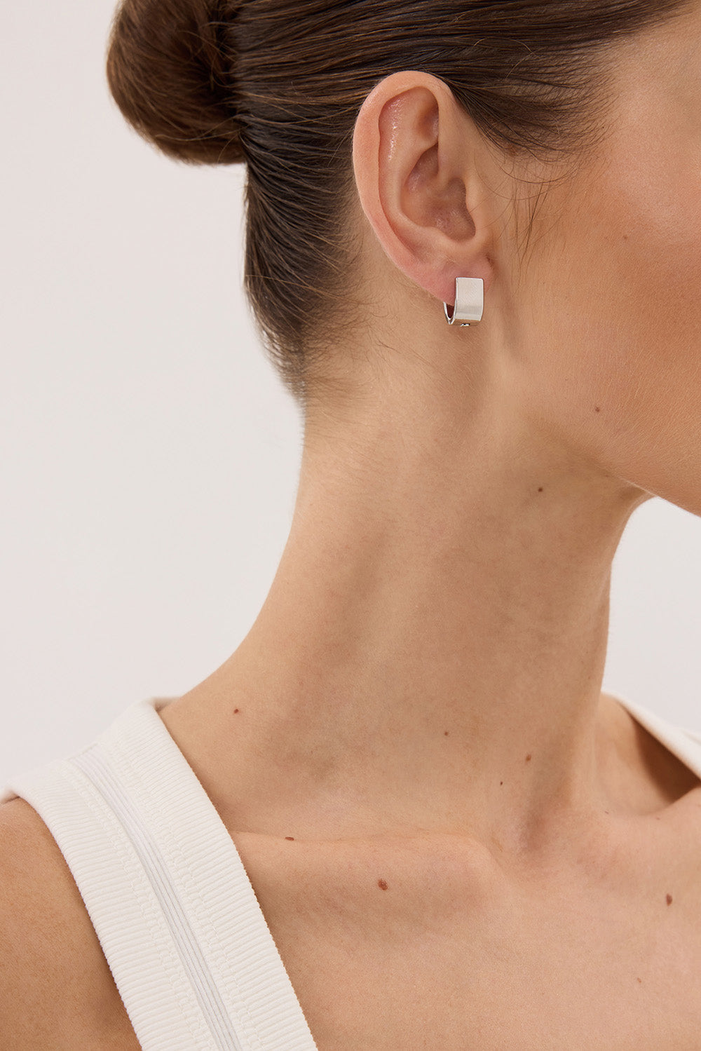 ANNA ROSSI WRAP HUGGIE RHODIUM SILVER