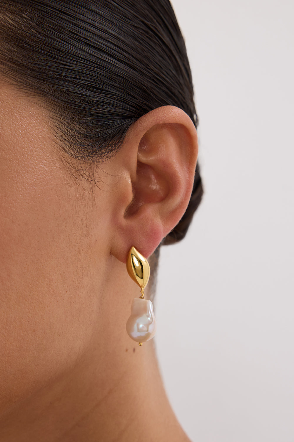 AMBER SCEATS ISOLA EARRING GOLD