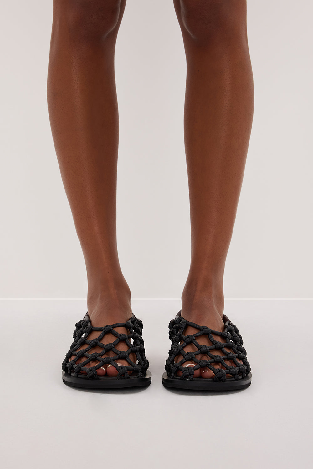 ALIAS MAE ELKI BLACK FLAT
