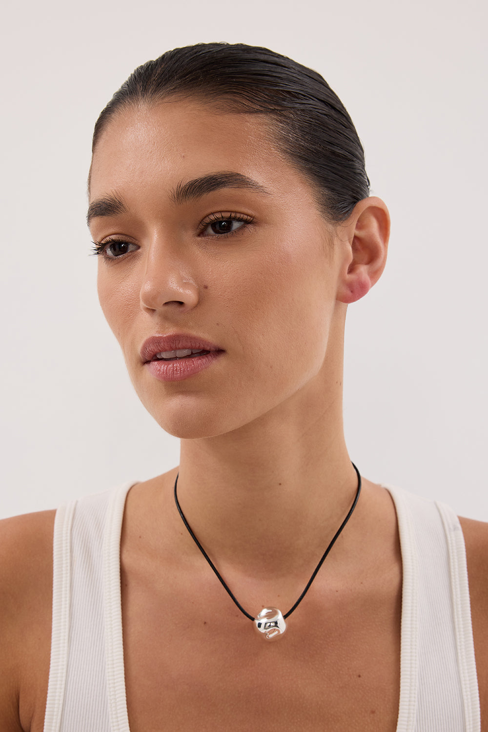 F+H SILVER HAMMERED BALL CHOKER