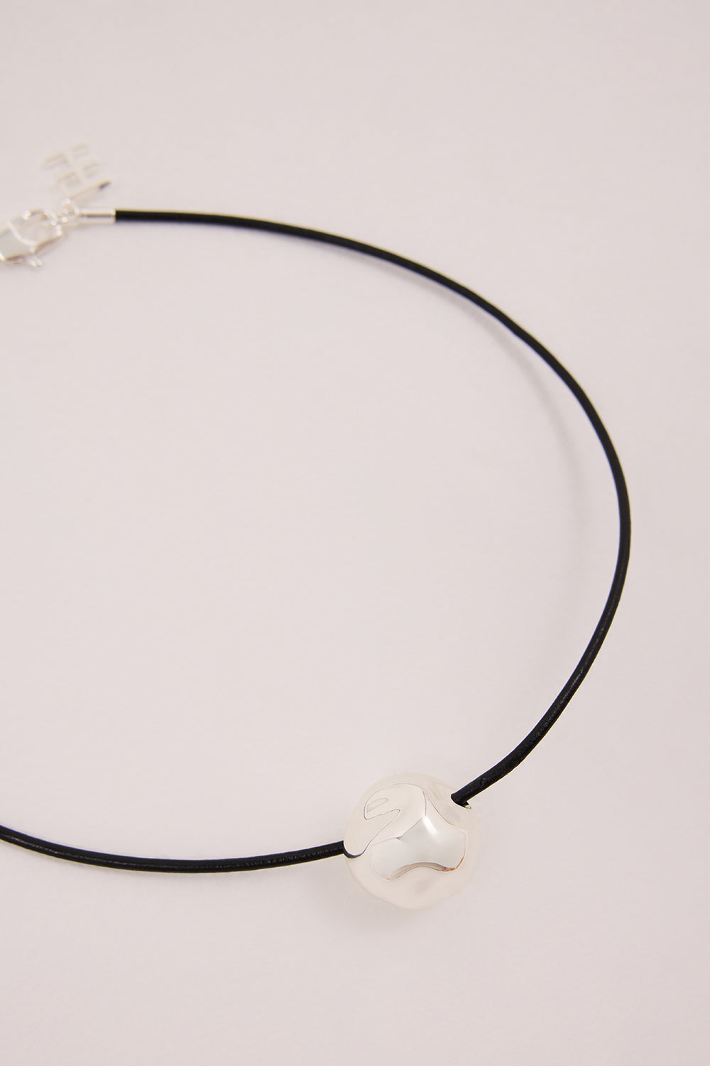 F+H SILVER HAMMERED BALL CHOKER
