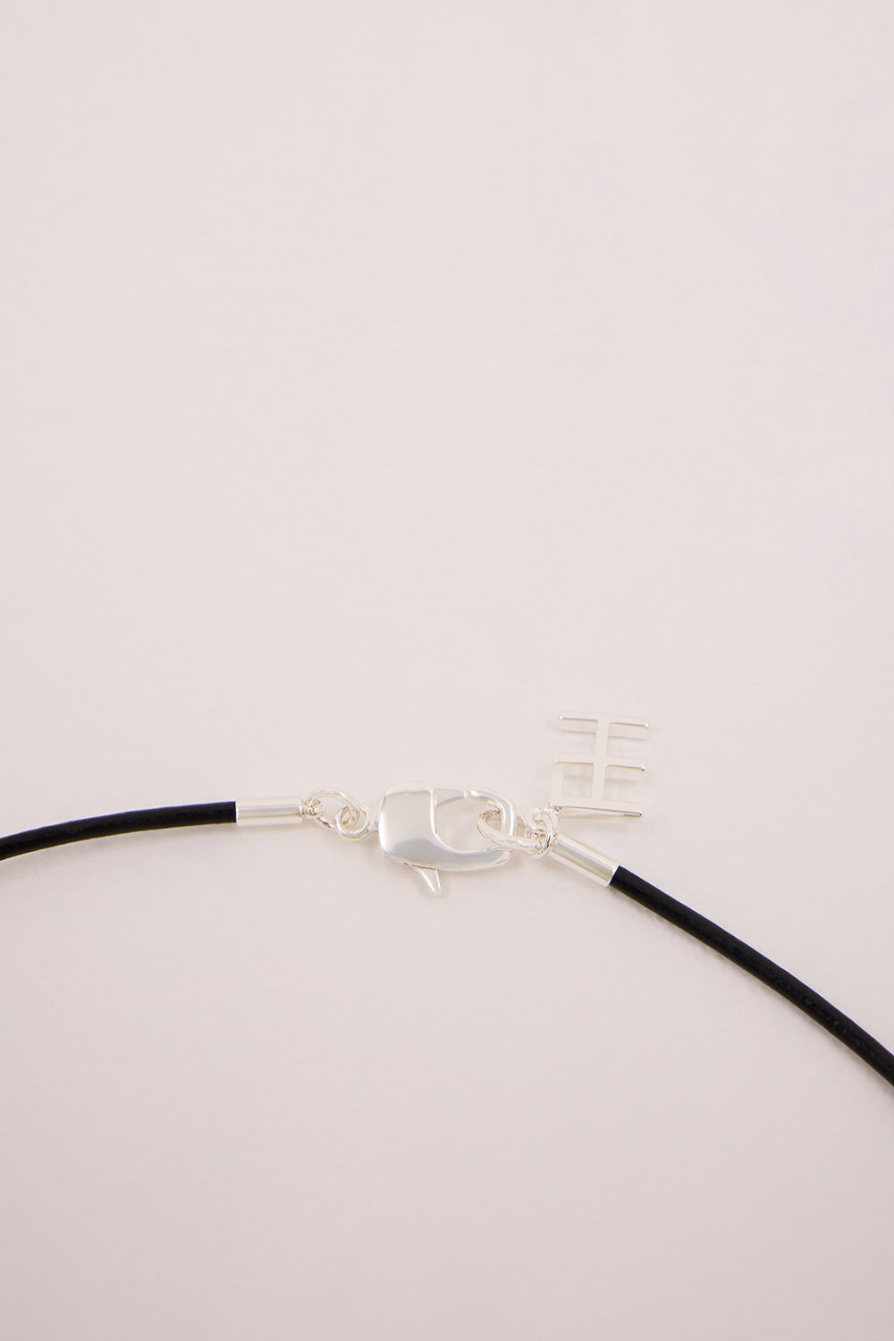 F+H SILVER HAMMERED BALL CHOKER