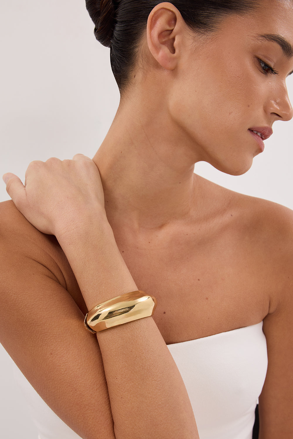 NOAH THE LABEL GOLD BIG BULB BANGLE