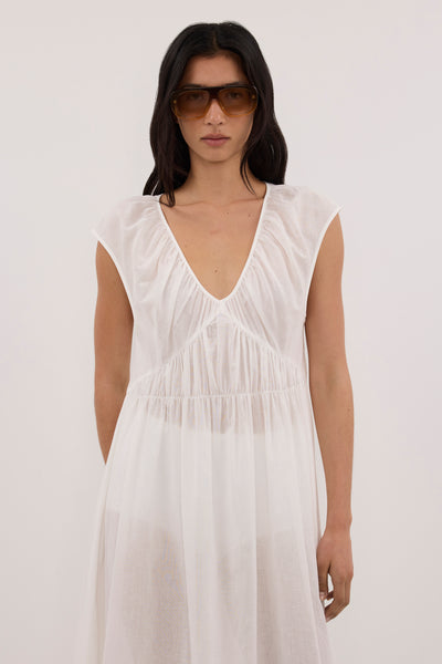 Zoey wearing BILLIE WHITE LINEN BLEND MIDI DRESS