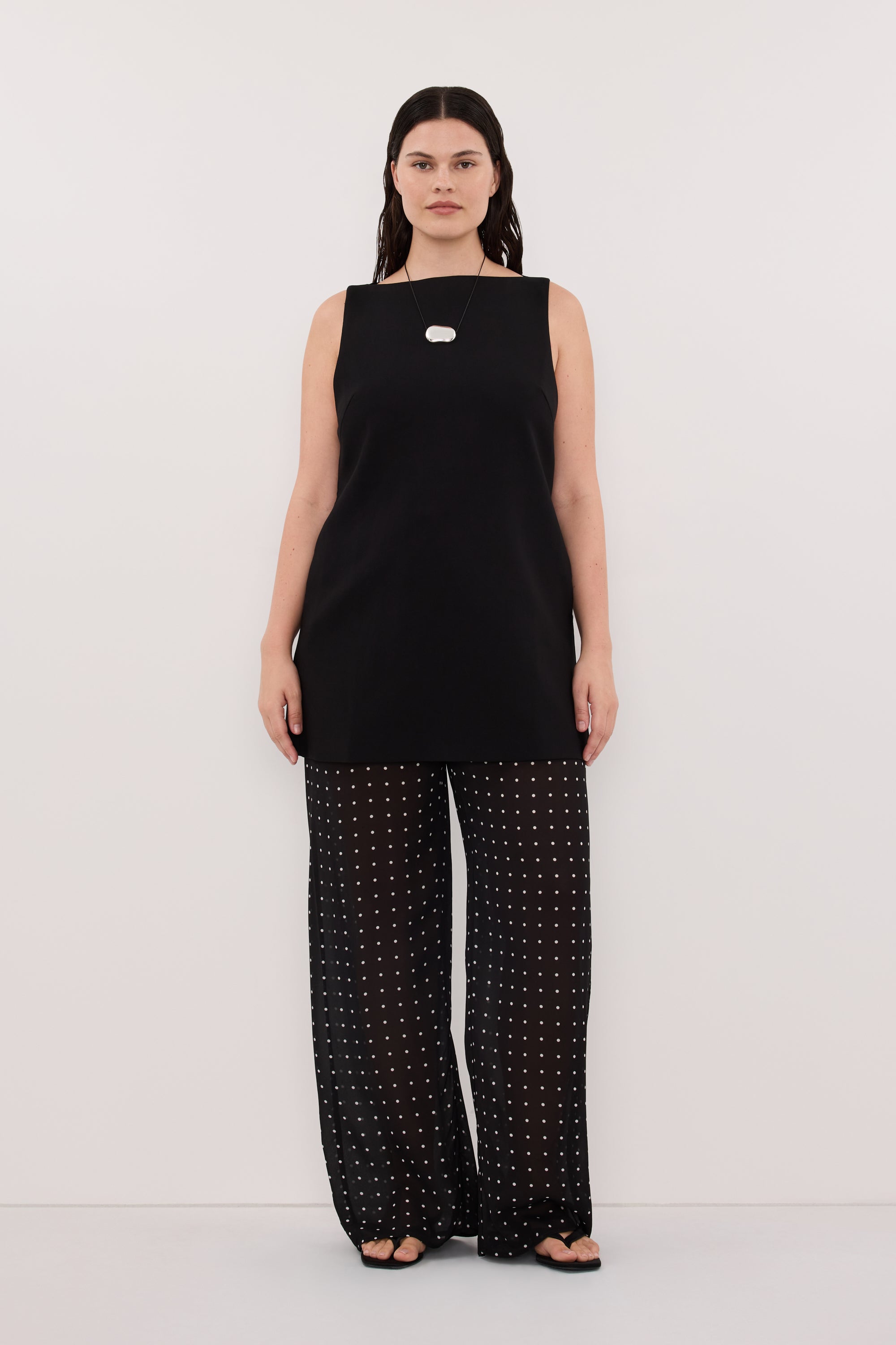 ROWIE BLACK SLEEVELESS BOAT NECK TUNIC TOP