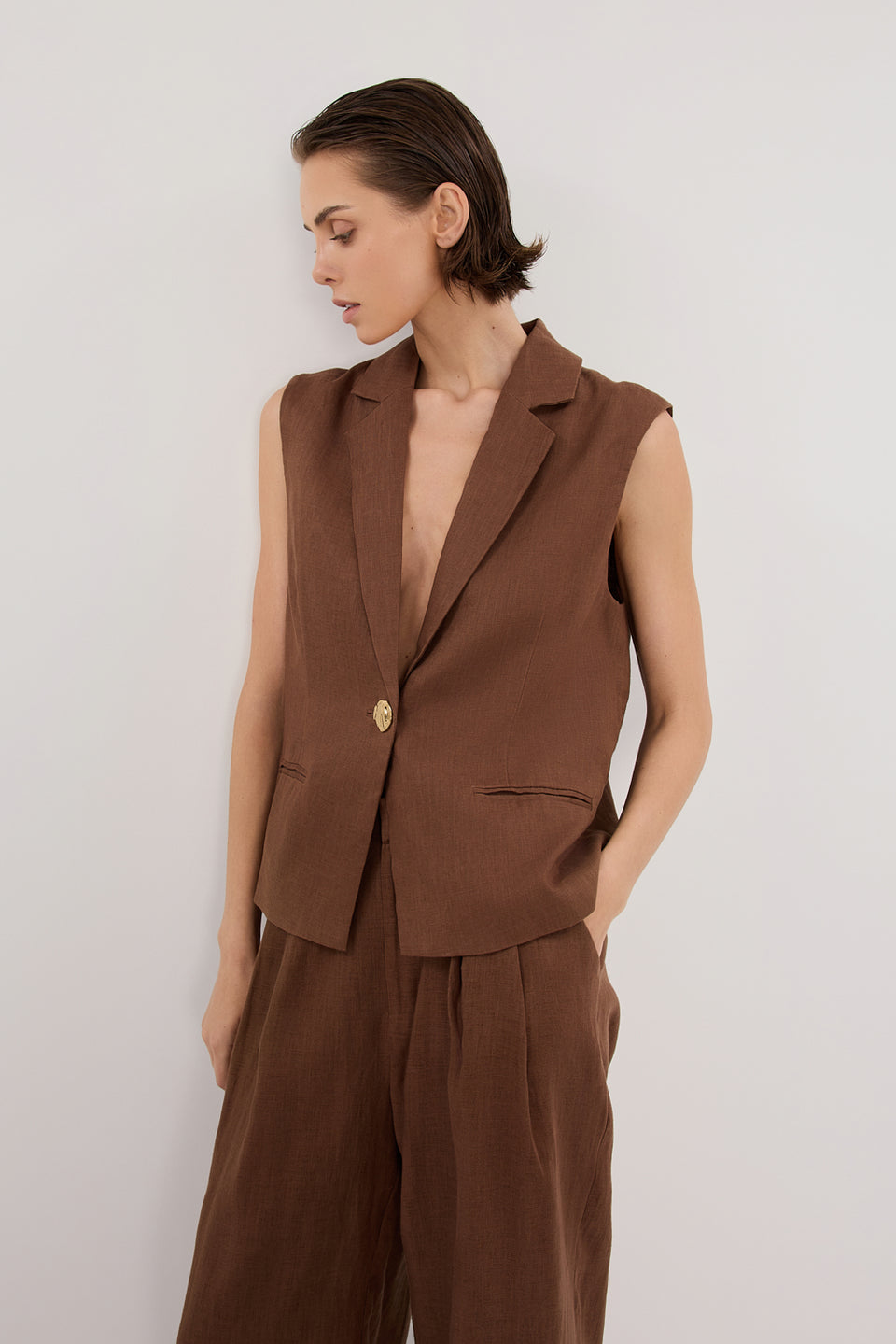 SELAH FONDANT LINEN SLEEVELESS VEST