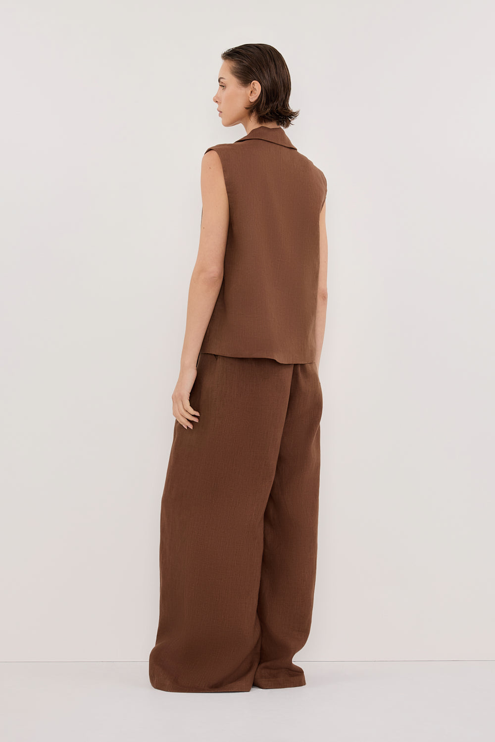 SELAH FONDANT LINEN SLEEVELESS VEST