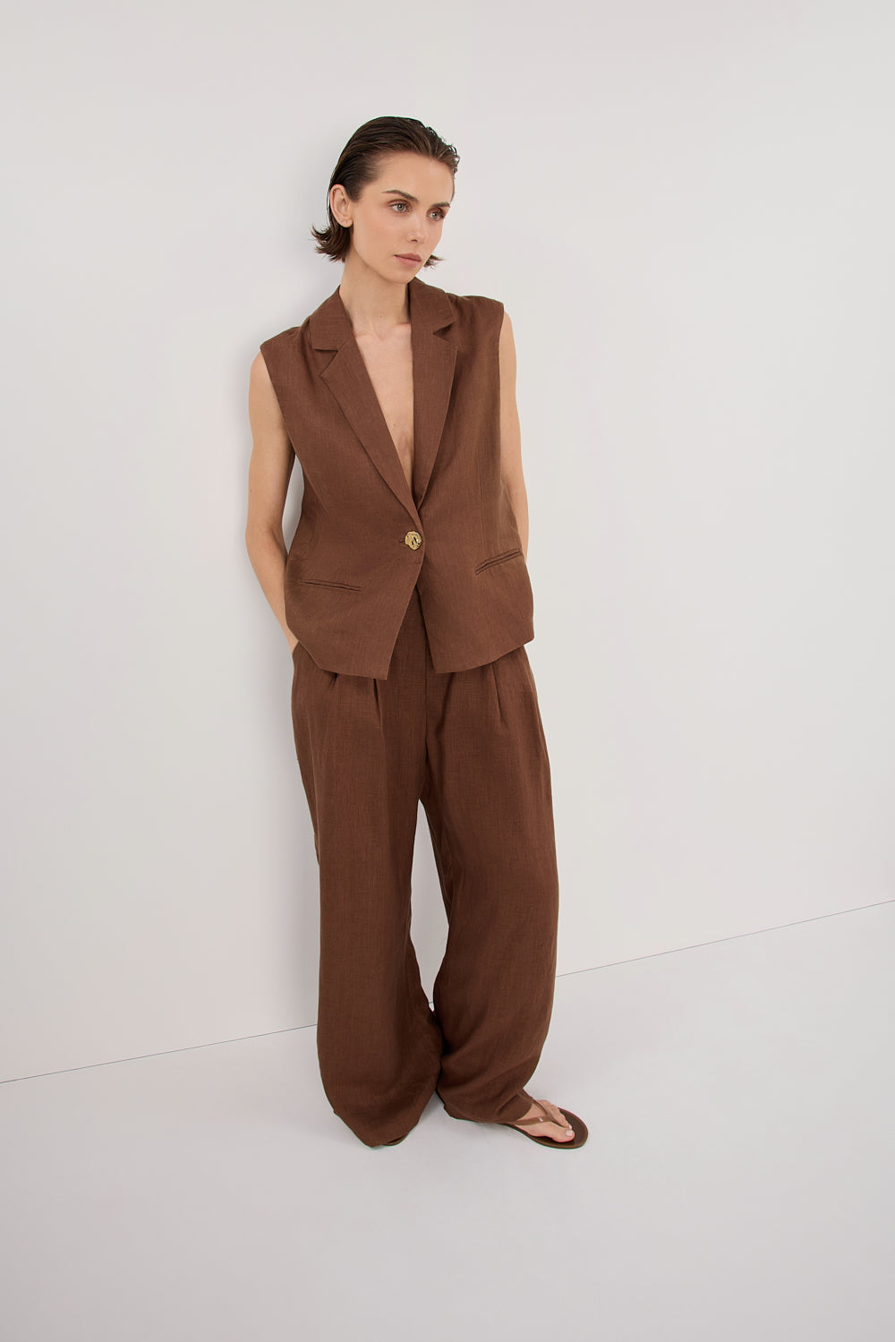 SELAH FONDANT LINEN SLEEVELESS VEST