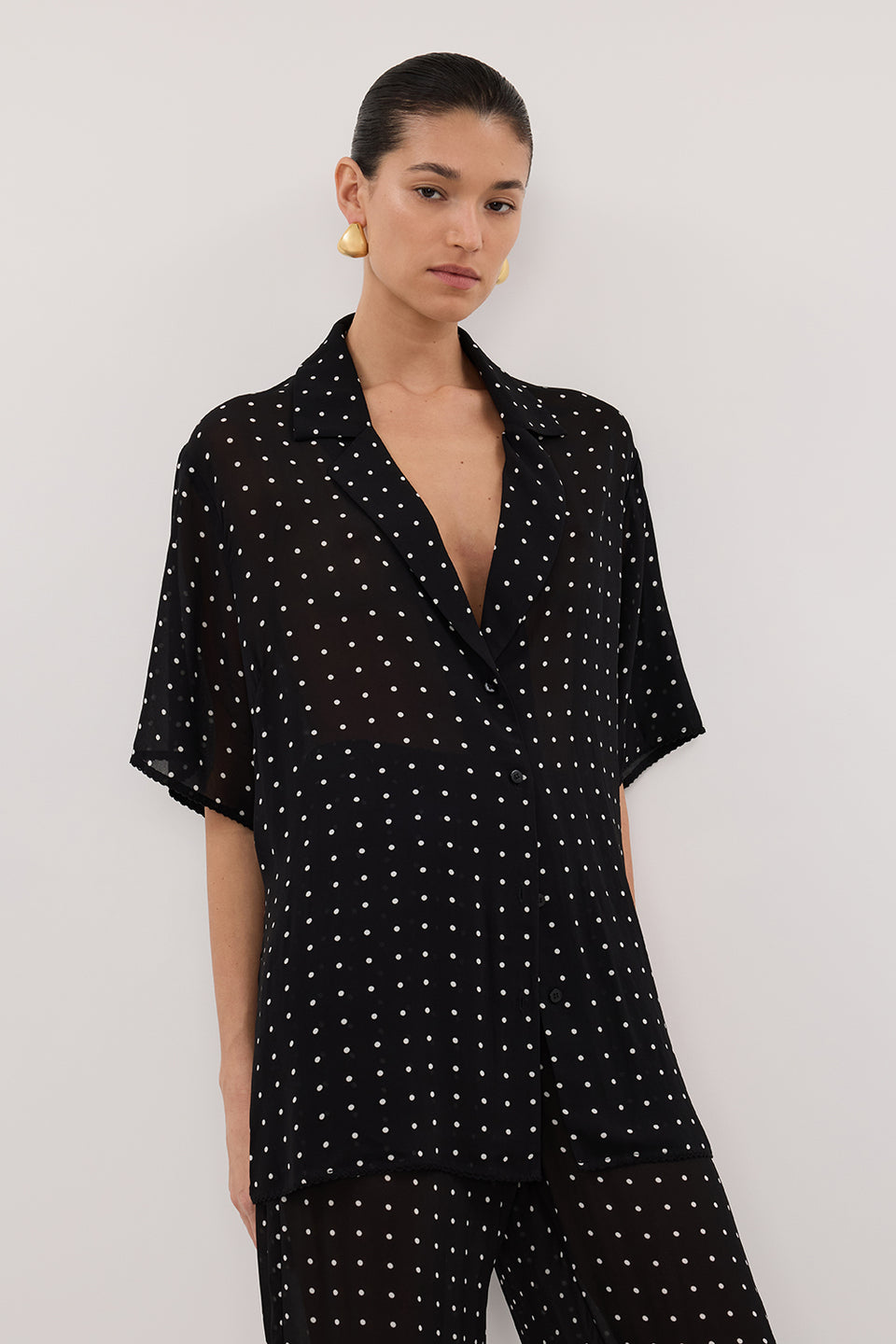 VANESSA BLACK SHORT SLEEVE RESORT SHIRT