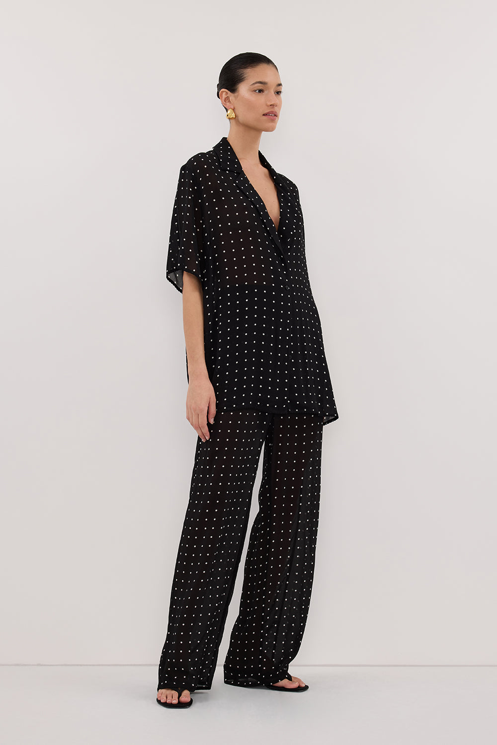 VANESSA BLACK SHORT SLEEVE RESORT SHIRT