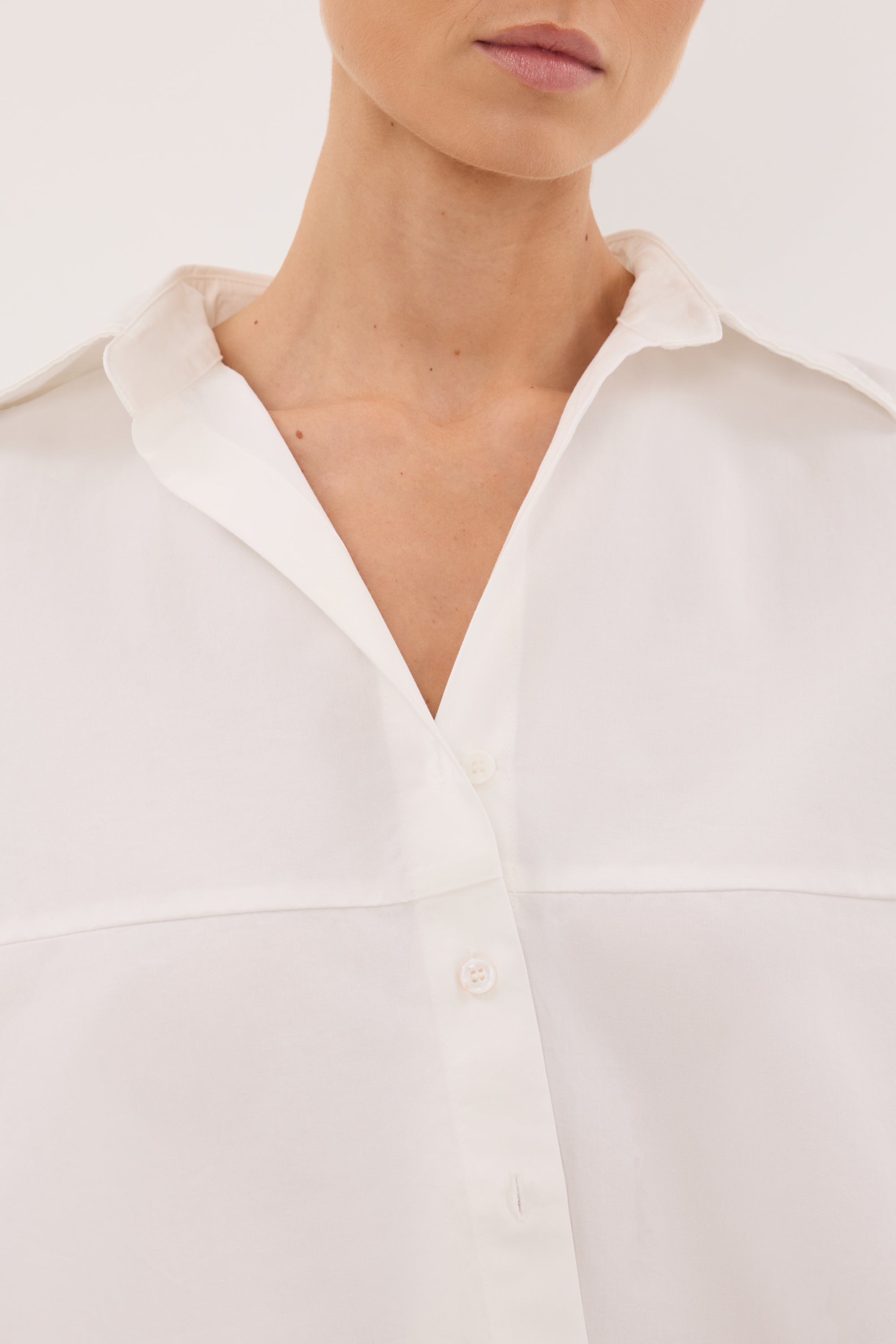 GOLDIE WHITE CROPPED COTTON SHIRT