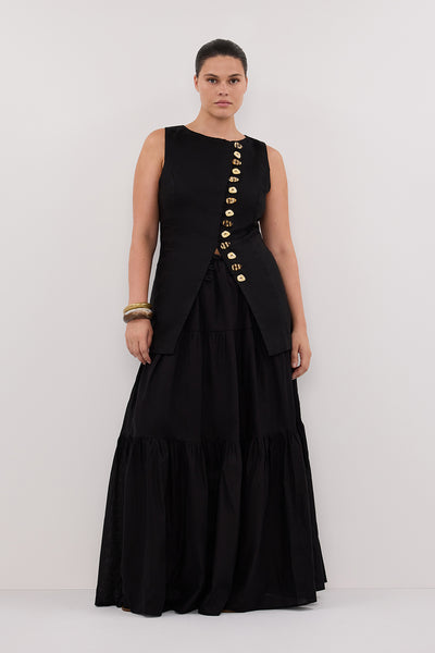 Jasmine wearing BAYLEE BLACK SLEEVELESS LINEN TOP