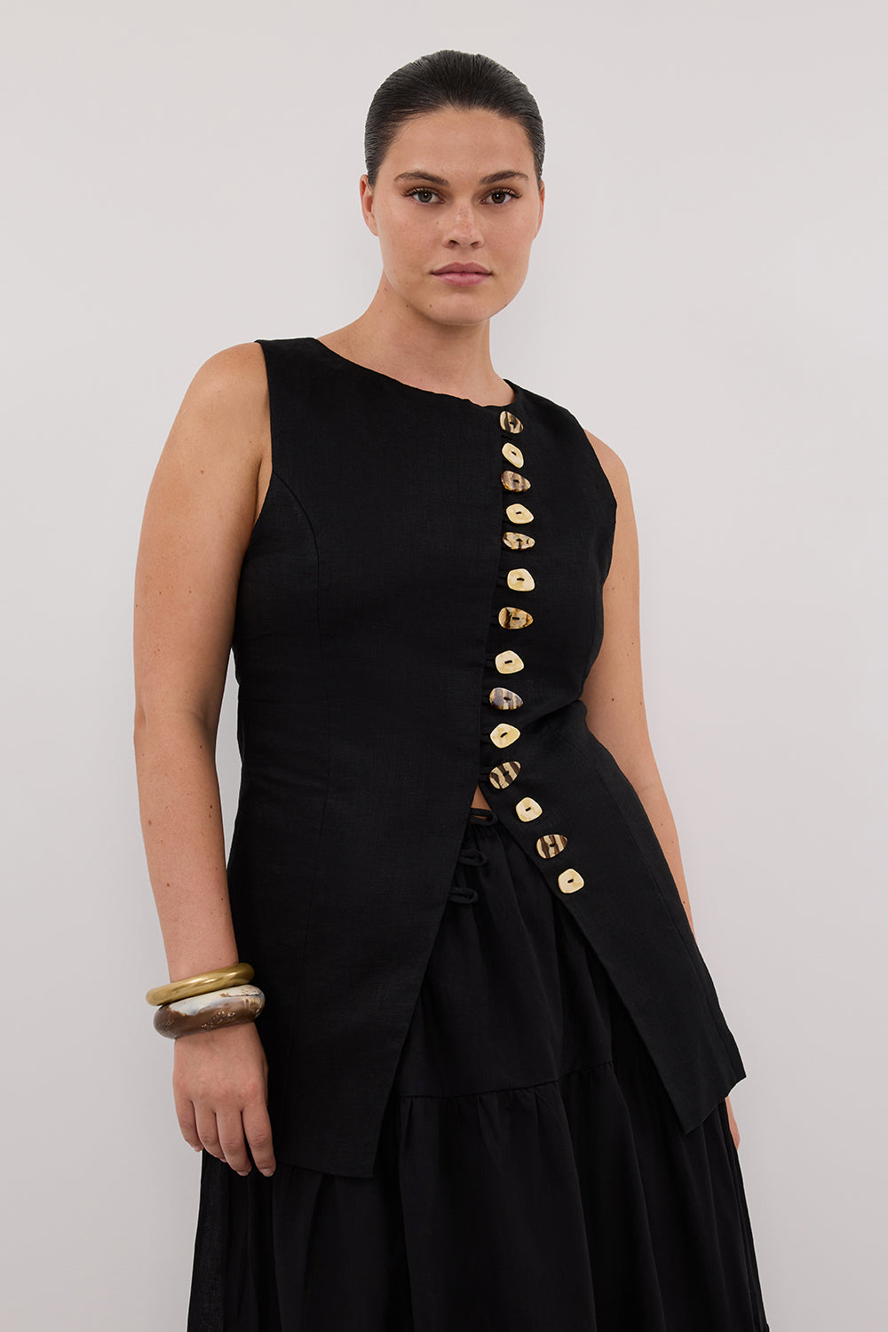 BAYLEE BLACK SLEEVELESS LINEN TOP