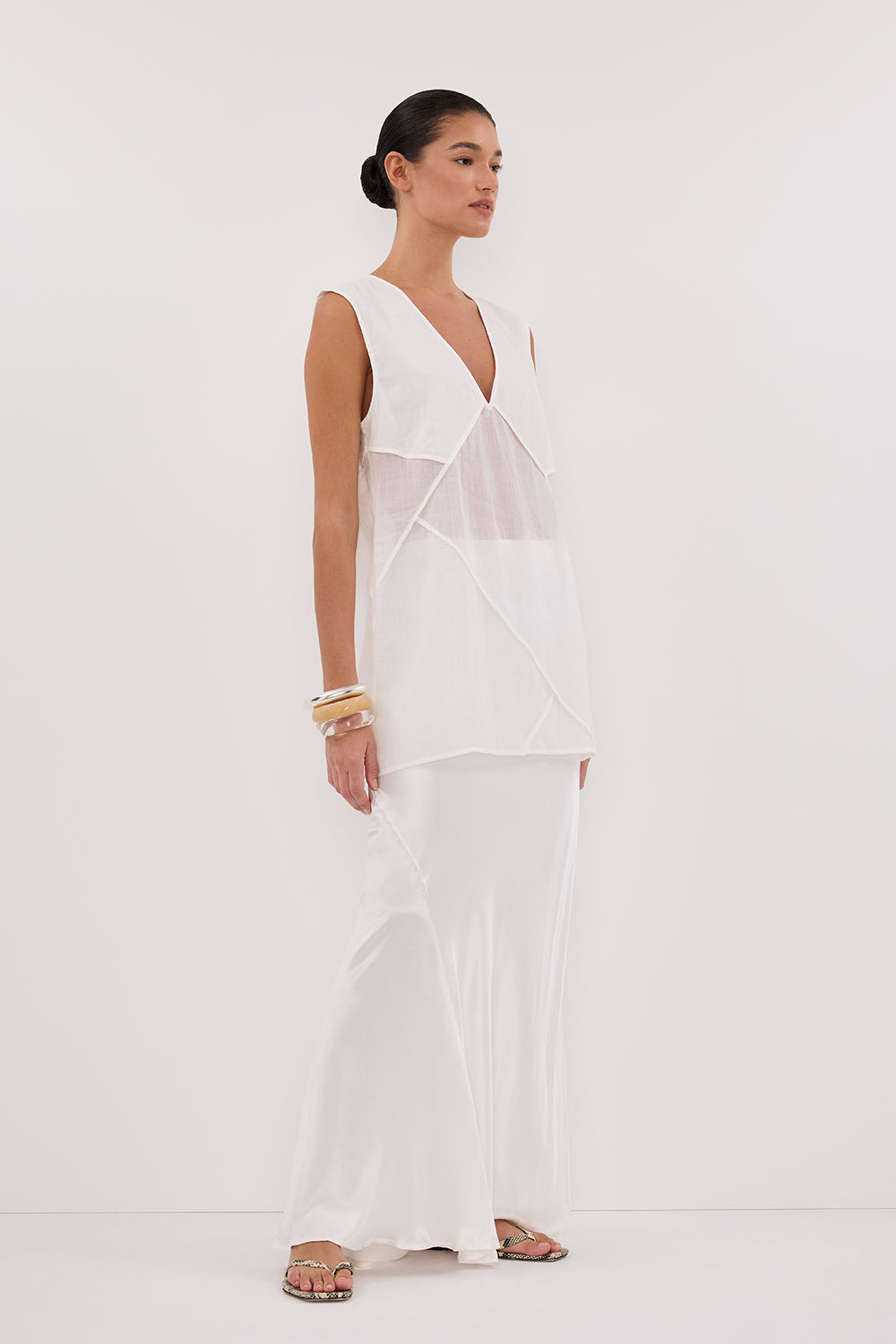 CARMEL WHITE RAMIE V NECK TOP