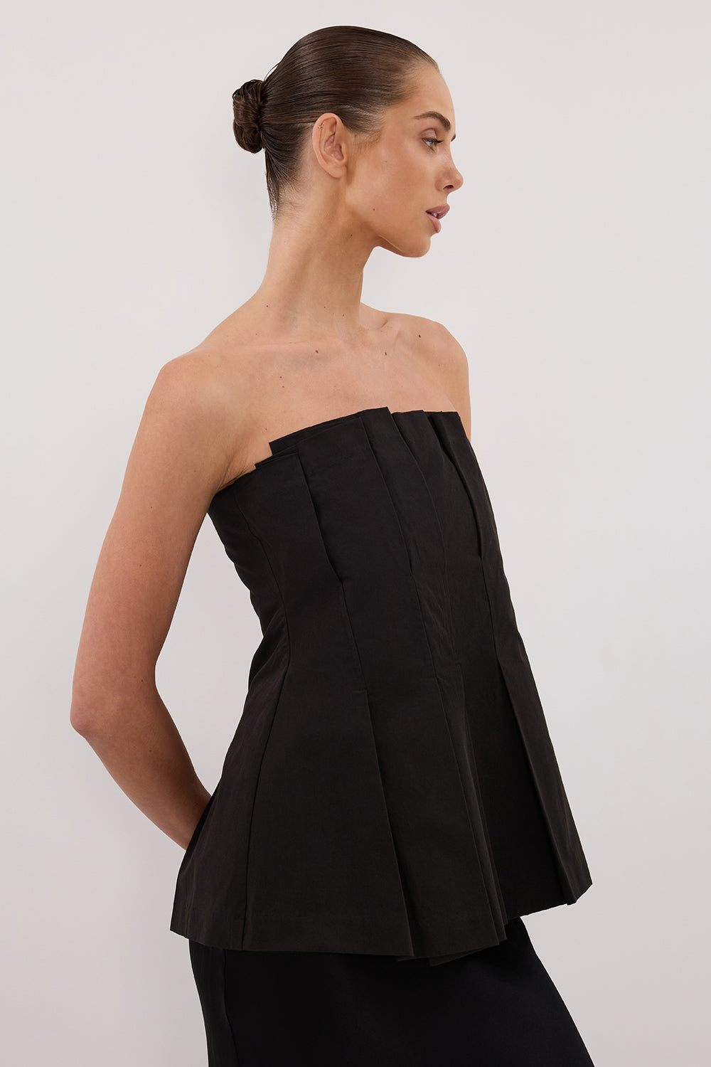 LILLY BLACK PLEATED STRAPLESS TOP