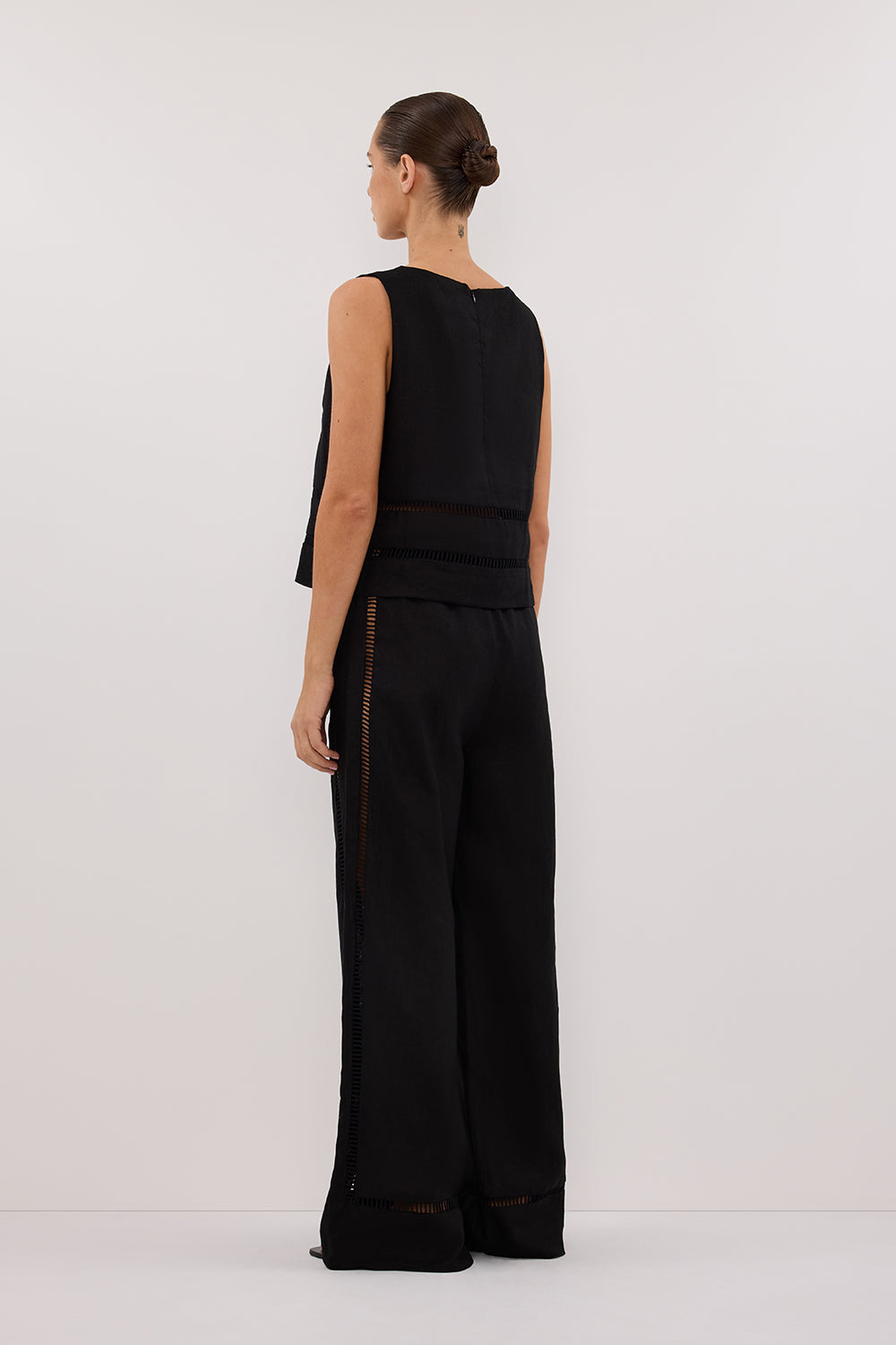 LINDSAY BLACK LINEN BOXY TOP