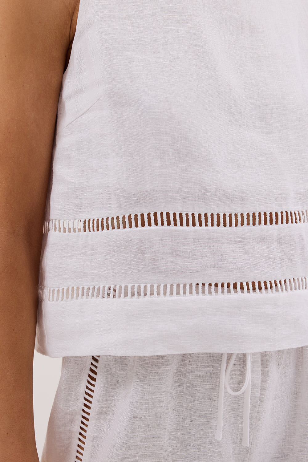 LINDSAY WHITE LINEN BOXY TOP