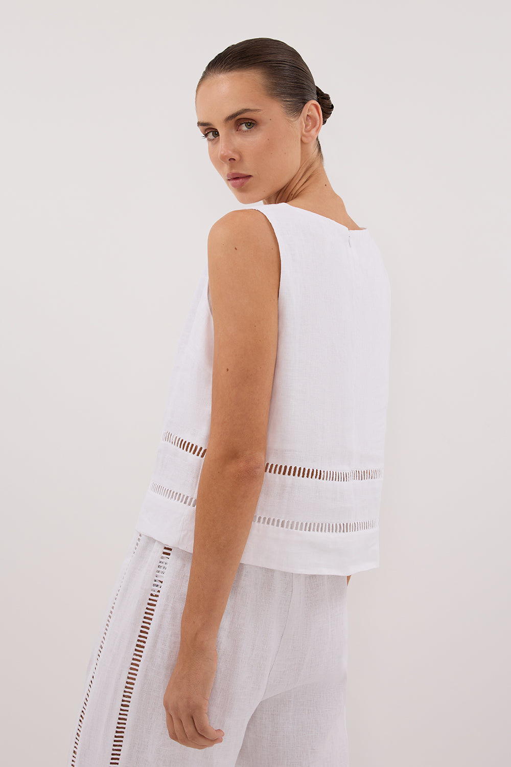 LINDSAY WHITE LINEN BOXY TOP