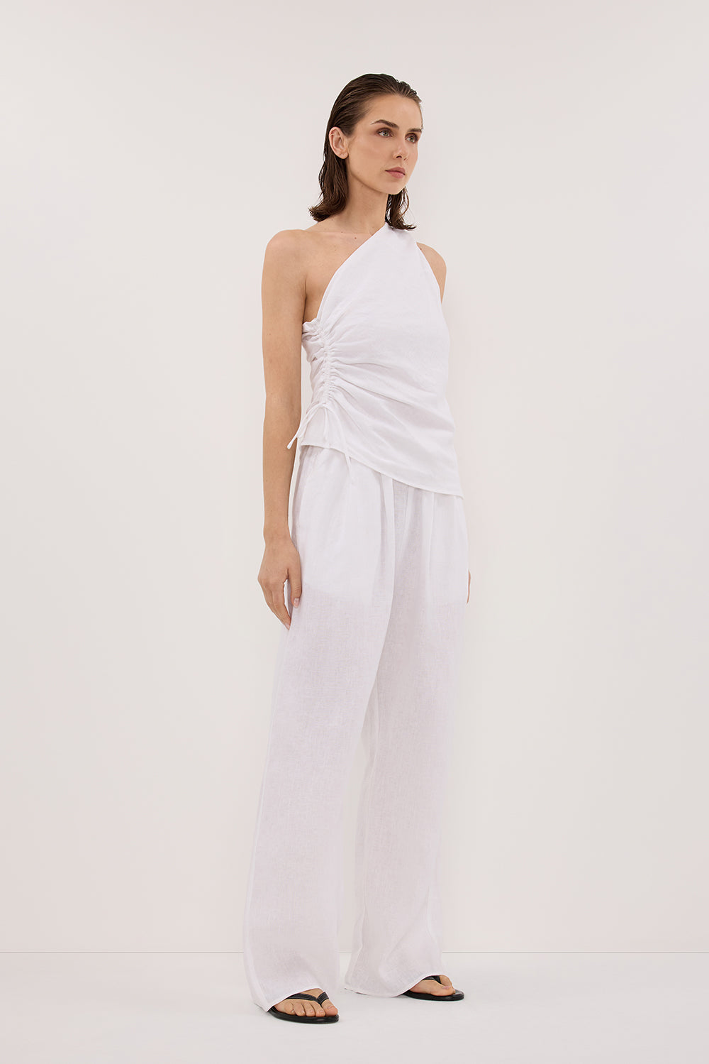 FINNY WHITE SLEEVELESS LINEN TOP