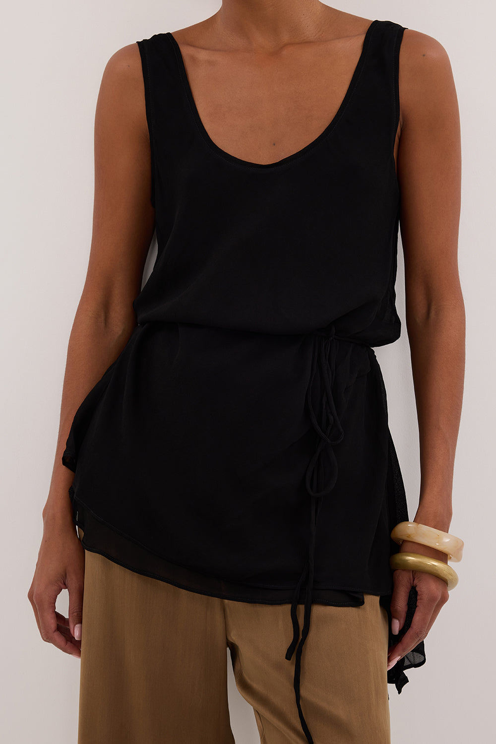 RUDI BLACK SLEEVELESS CAMI TOP