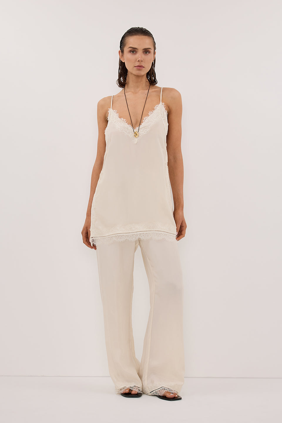 ANDREA SANDSTONE SLEEVELESS LACE CAMI TOP