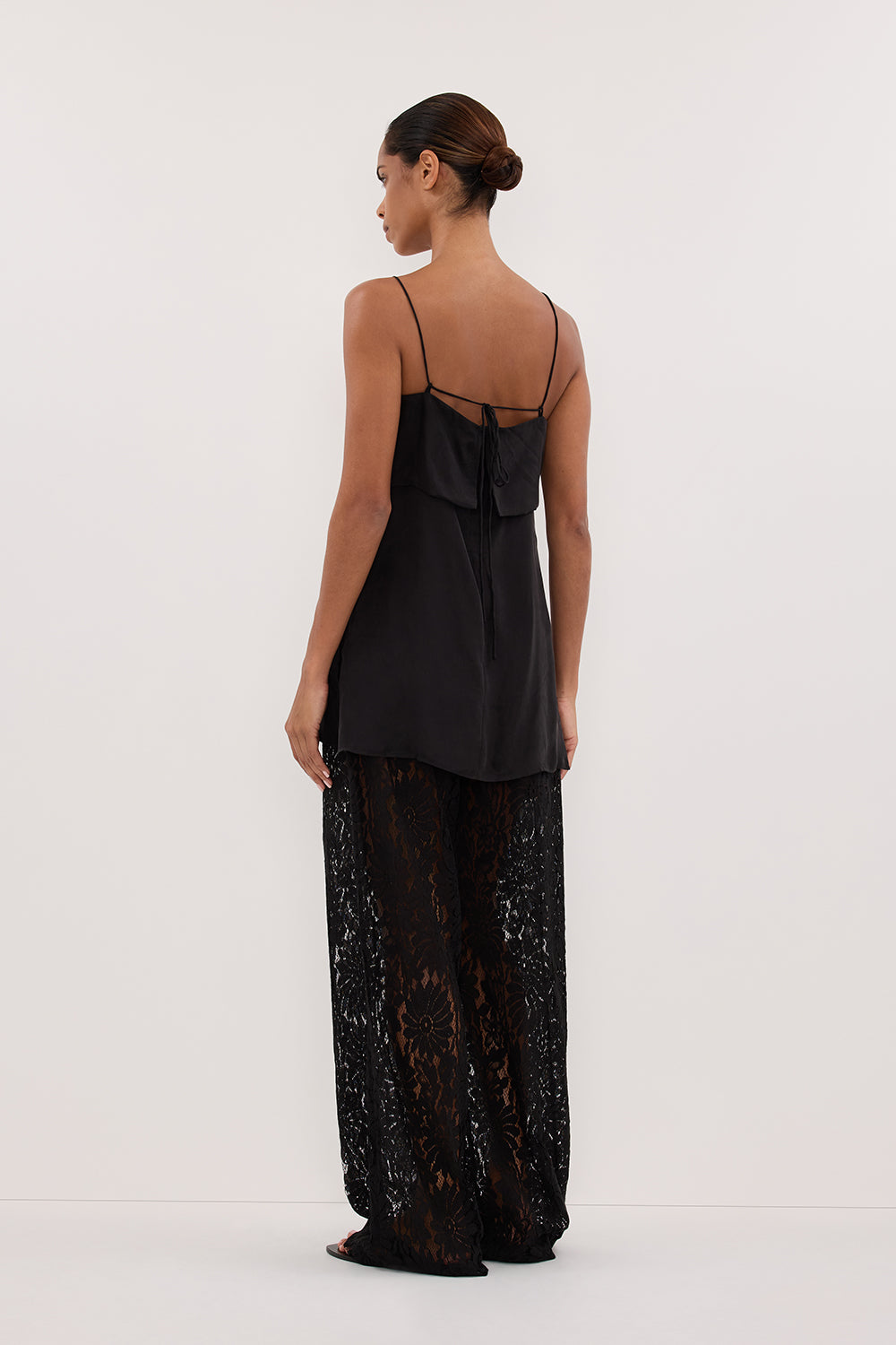 IDA BLACK SLEEVELESS FOLDOVER CAMI TOP