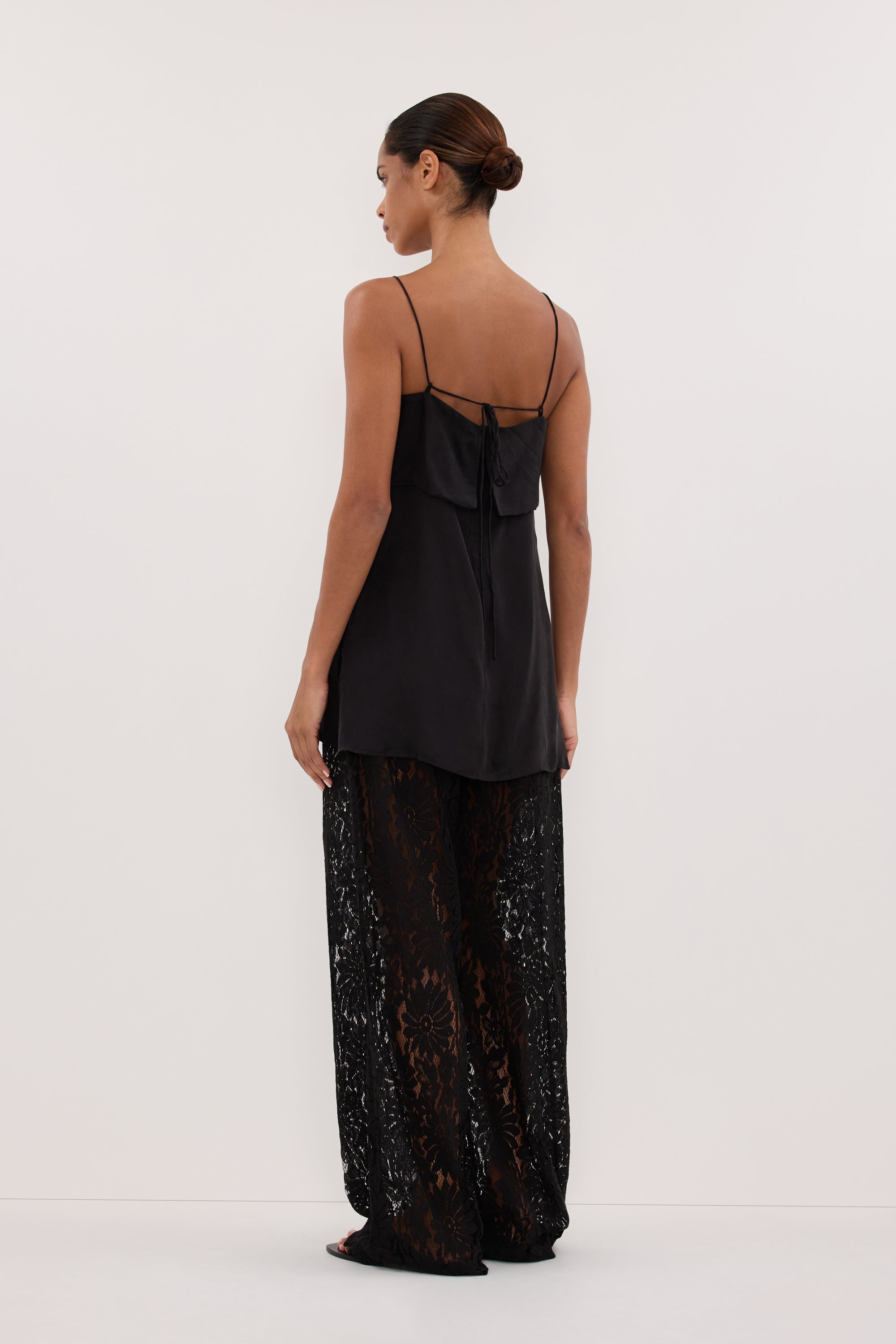 IDA BLACK SLEEVELESS FOLDOVER CAMI TOP