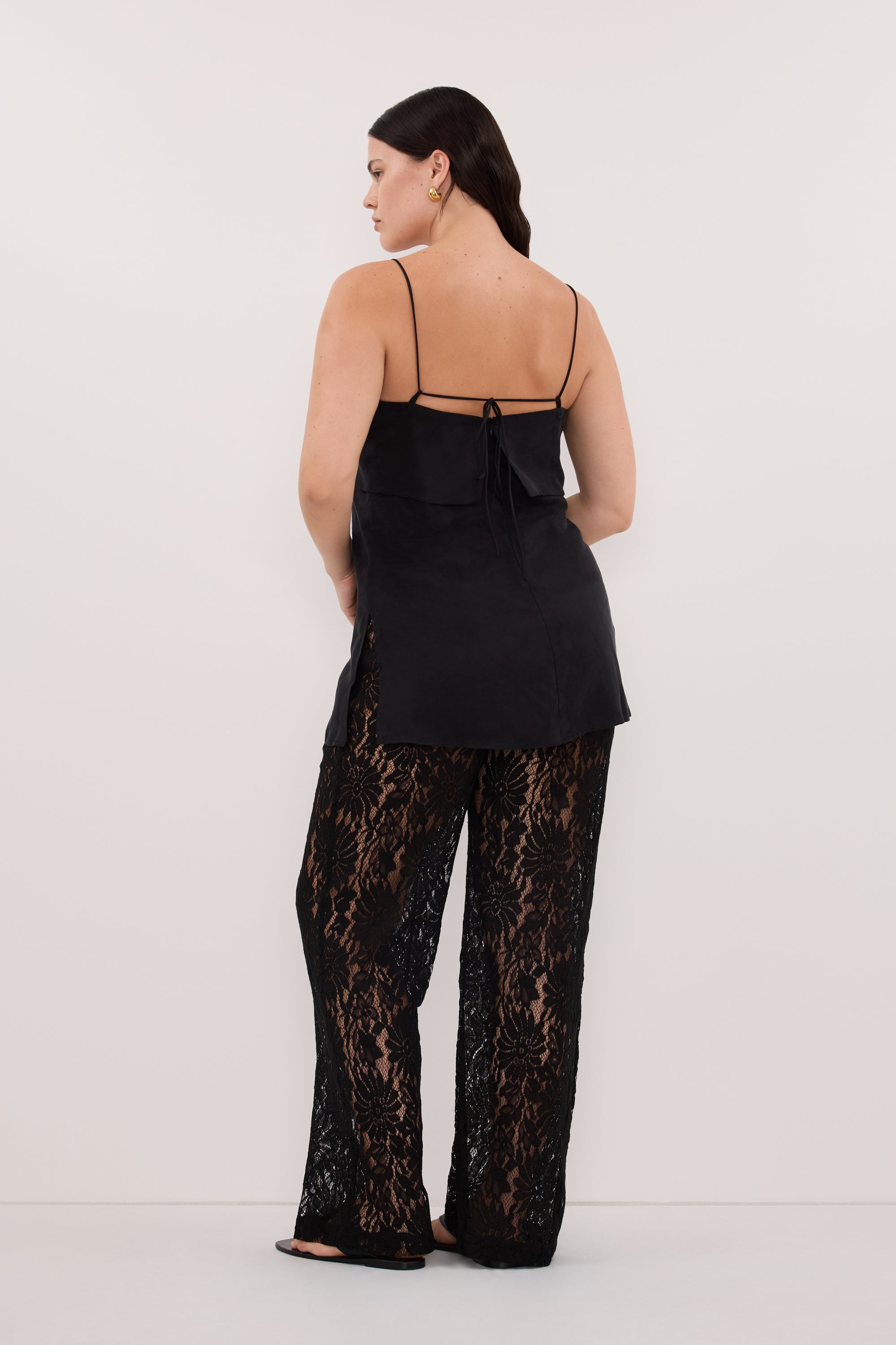 IDA BLACK SLEEVELESS FOLDOVER CAMI TOP