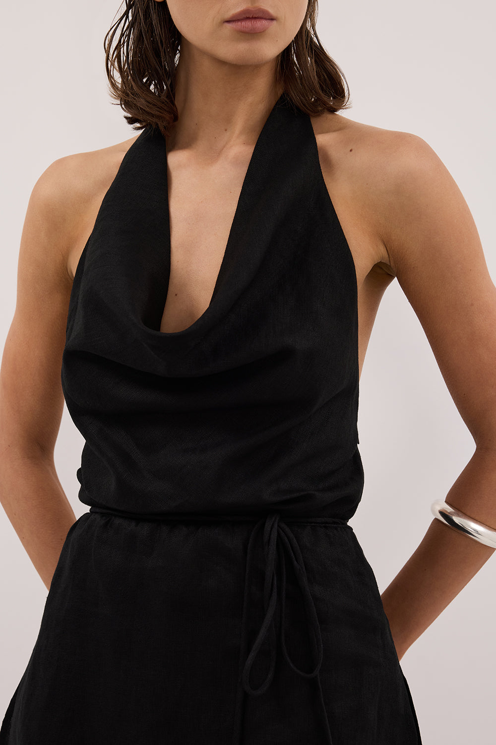 HAYLEE BLACK SLEEVELESS LINEN COWL TOP