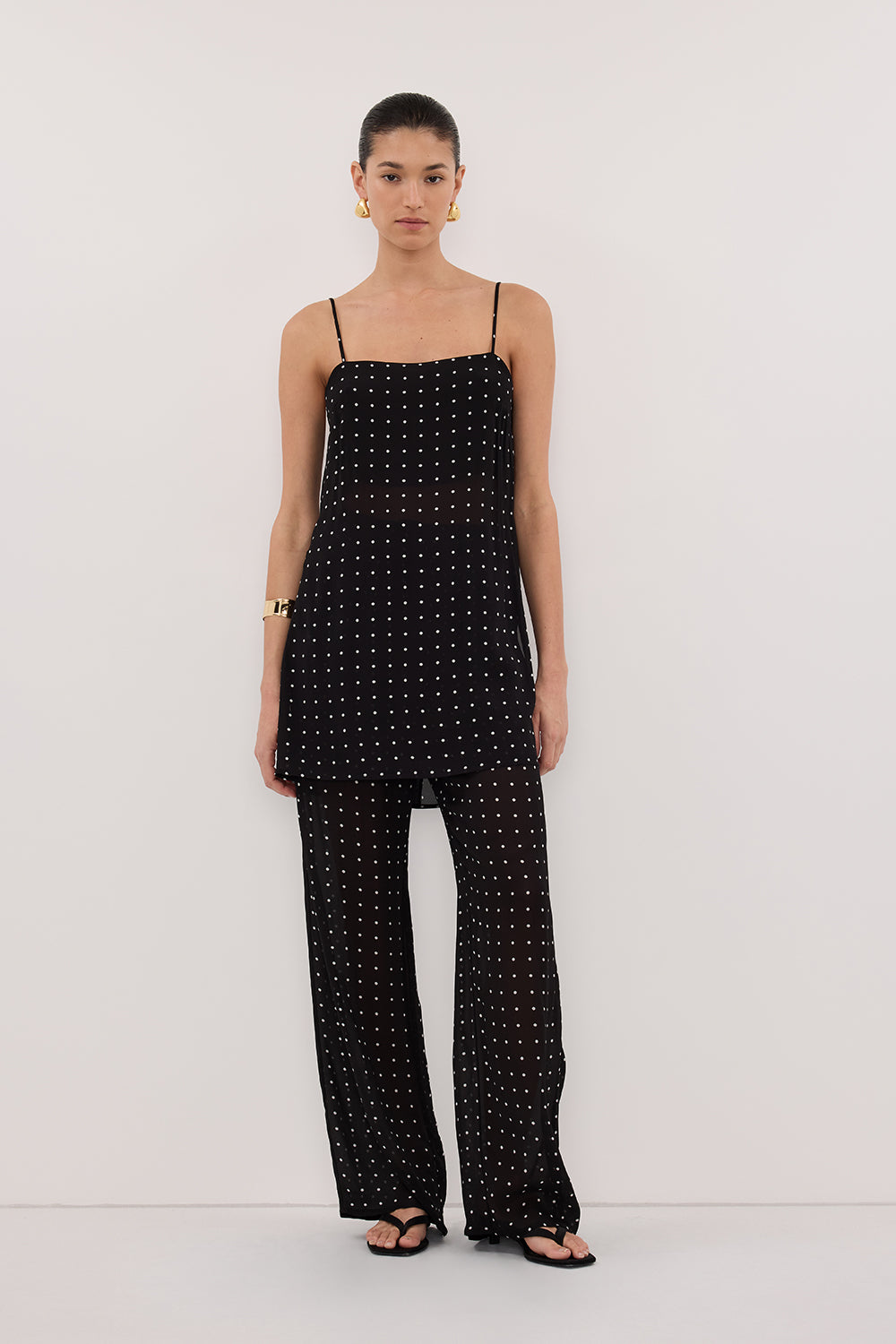 VANESSA BLACK SLEEVELESS SPOT CAMI TOP