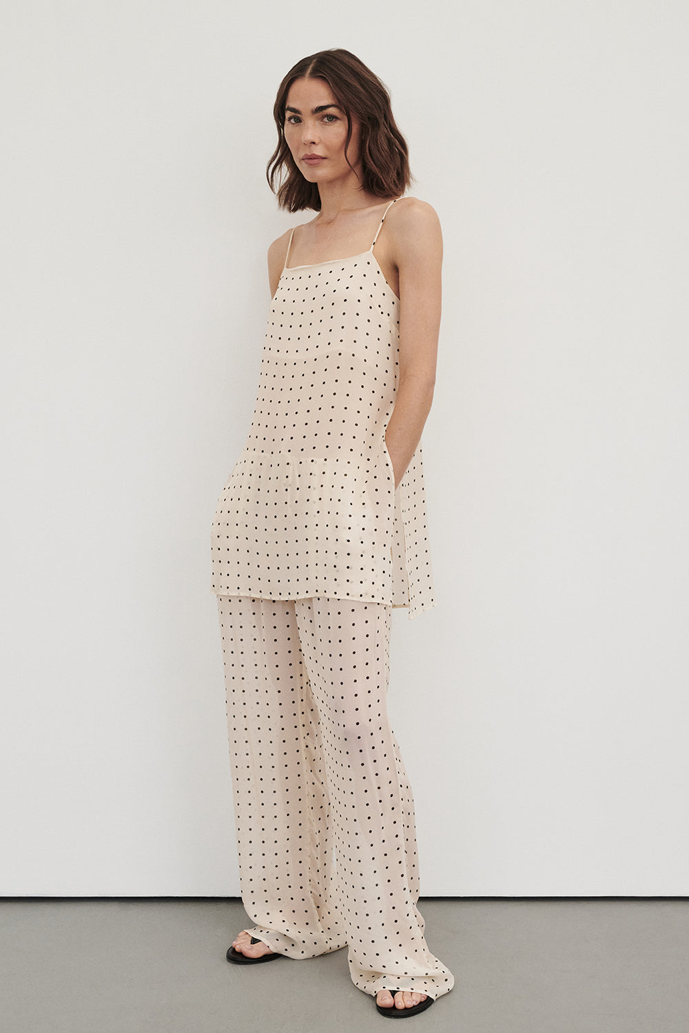 VANESSA SANDSTONE SLEEVELESS SPOT CAMI TOP