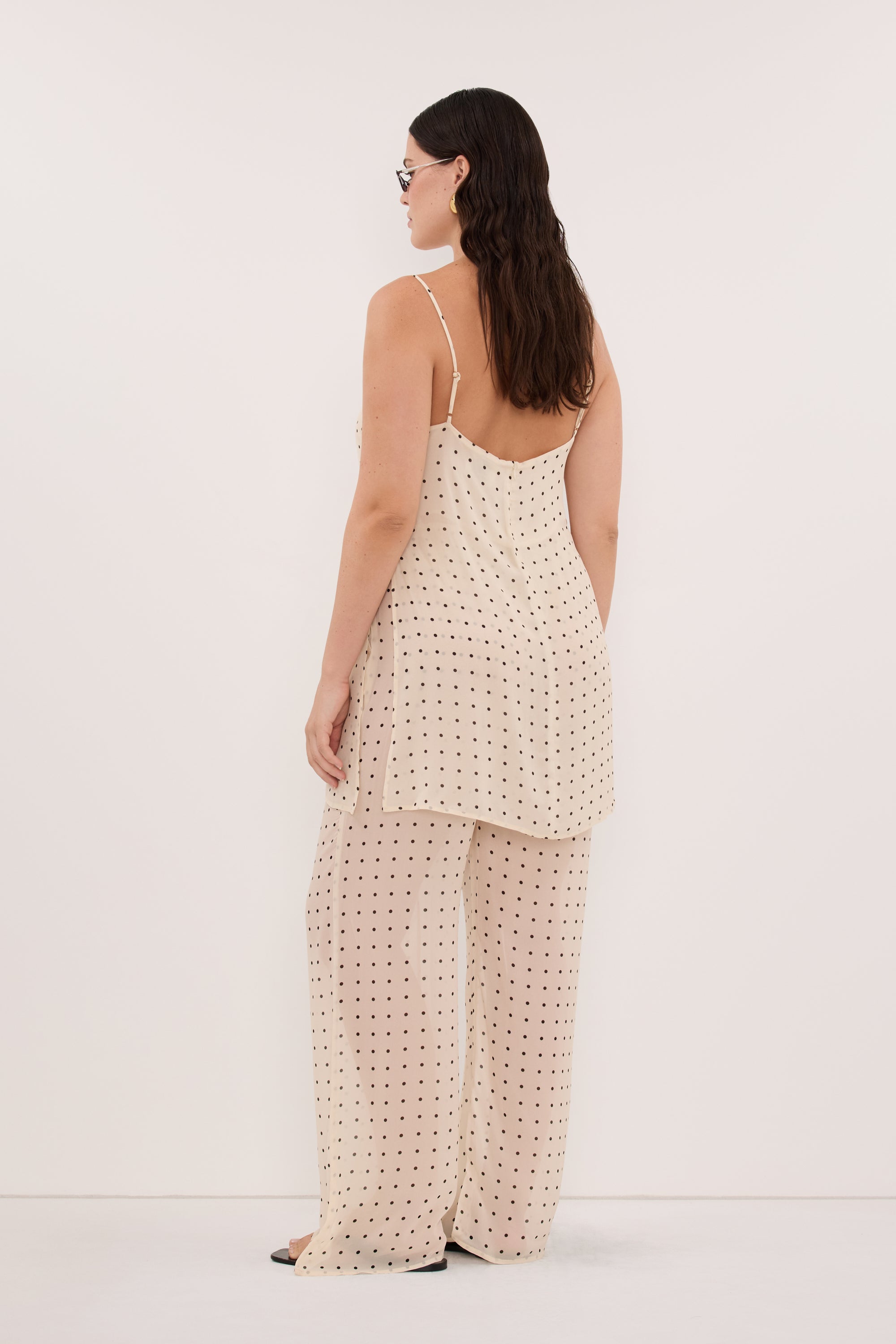 VANESSA SANDSTONE SLEEVELESS SPOT CAMI TOP