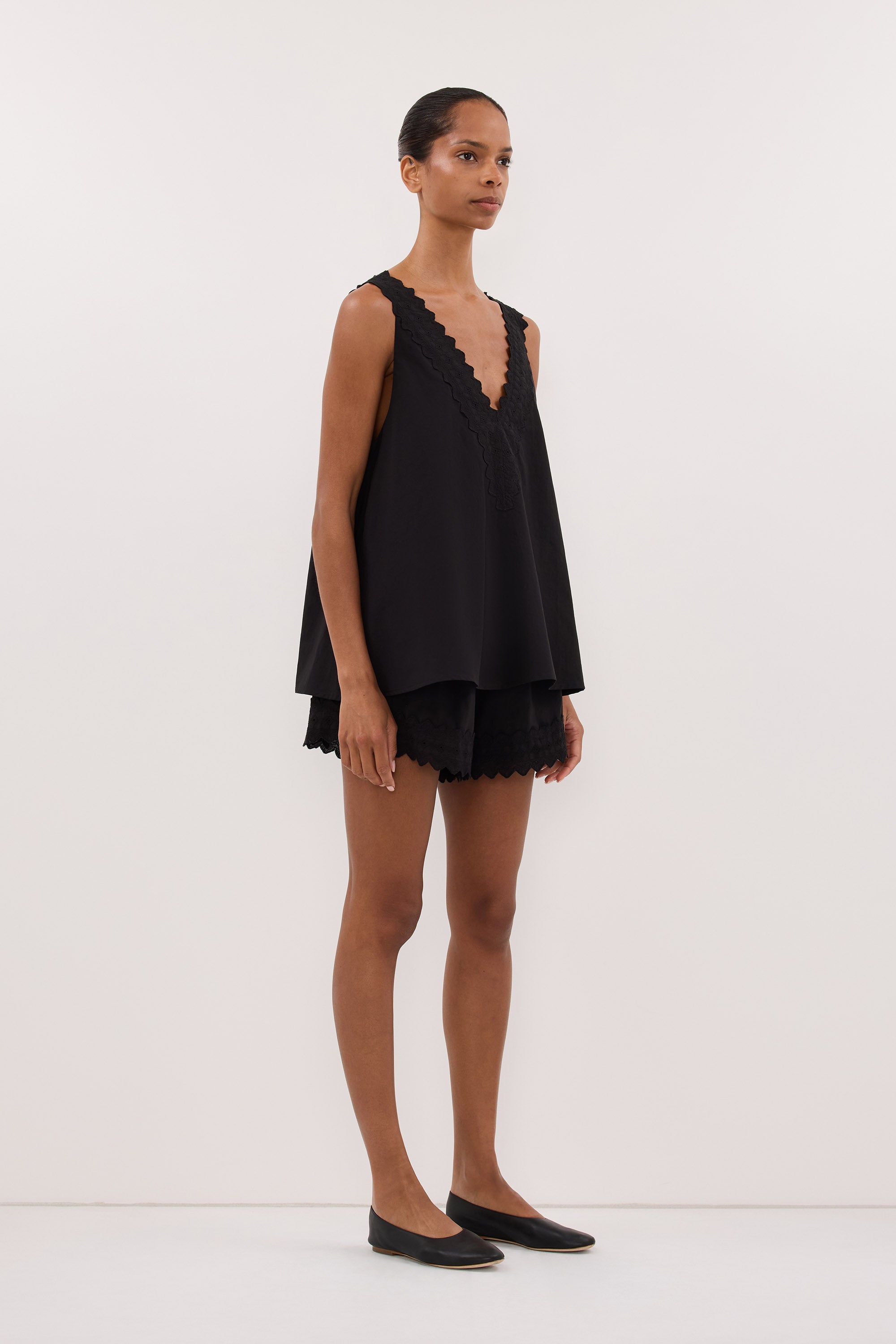 ANNABEL BLACK V NECK TOP